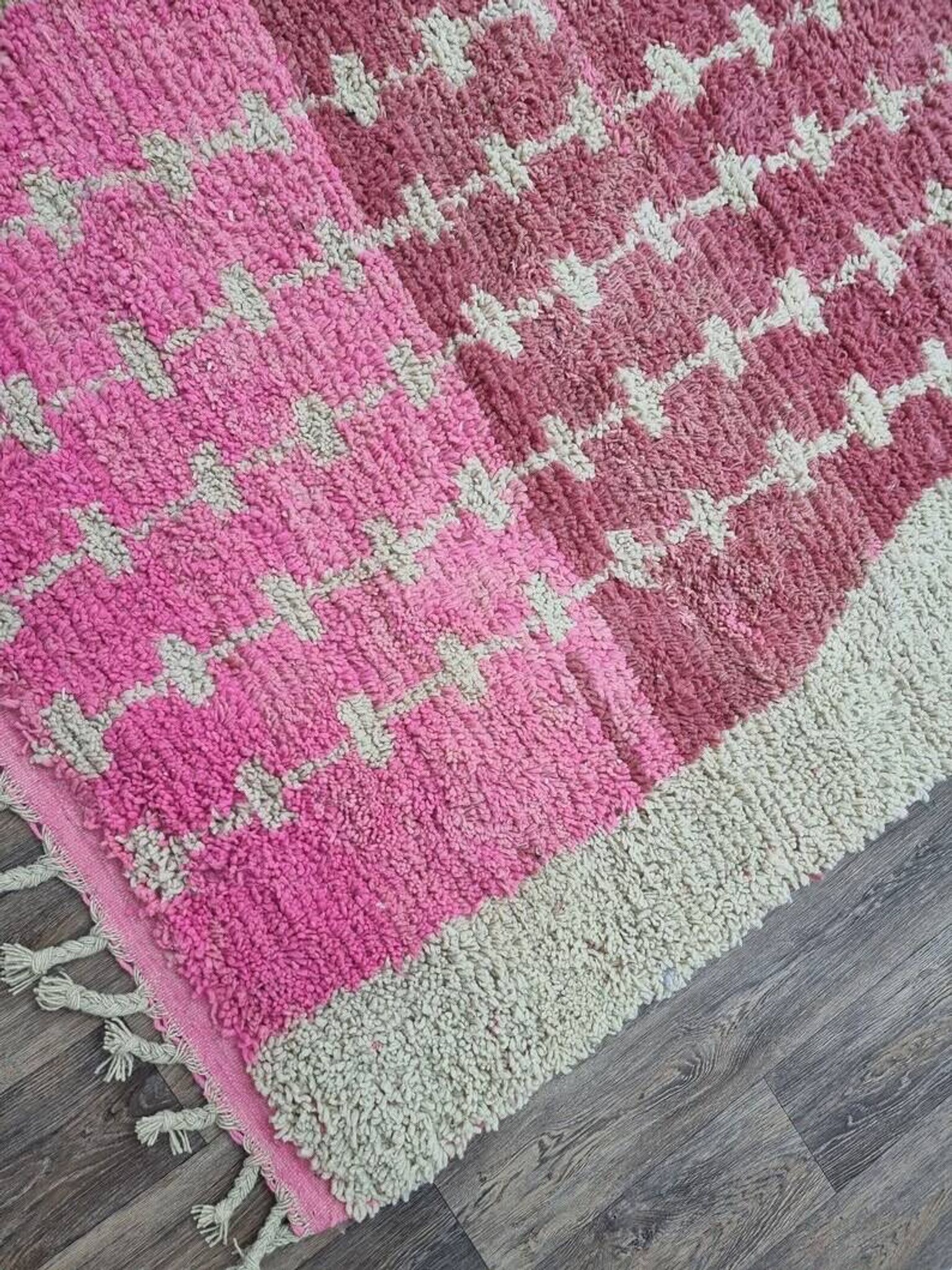 Traditional handmade wool rug size 150 x 250 cm
