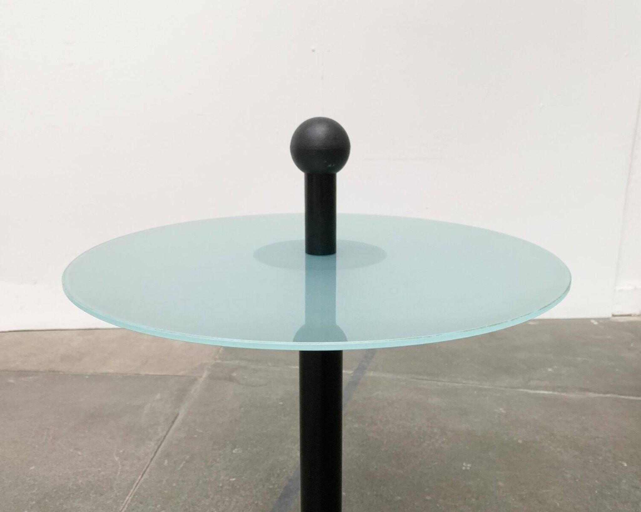 Table d'appoint postmoderne vintage d'Ikea