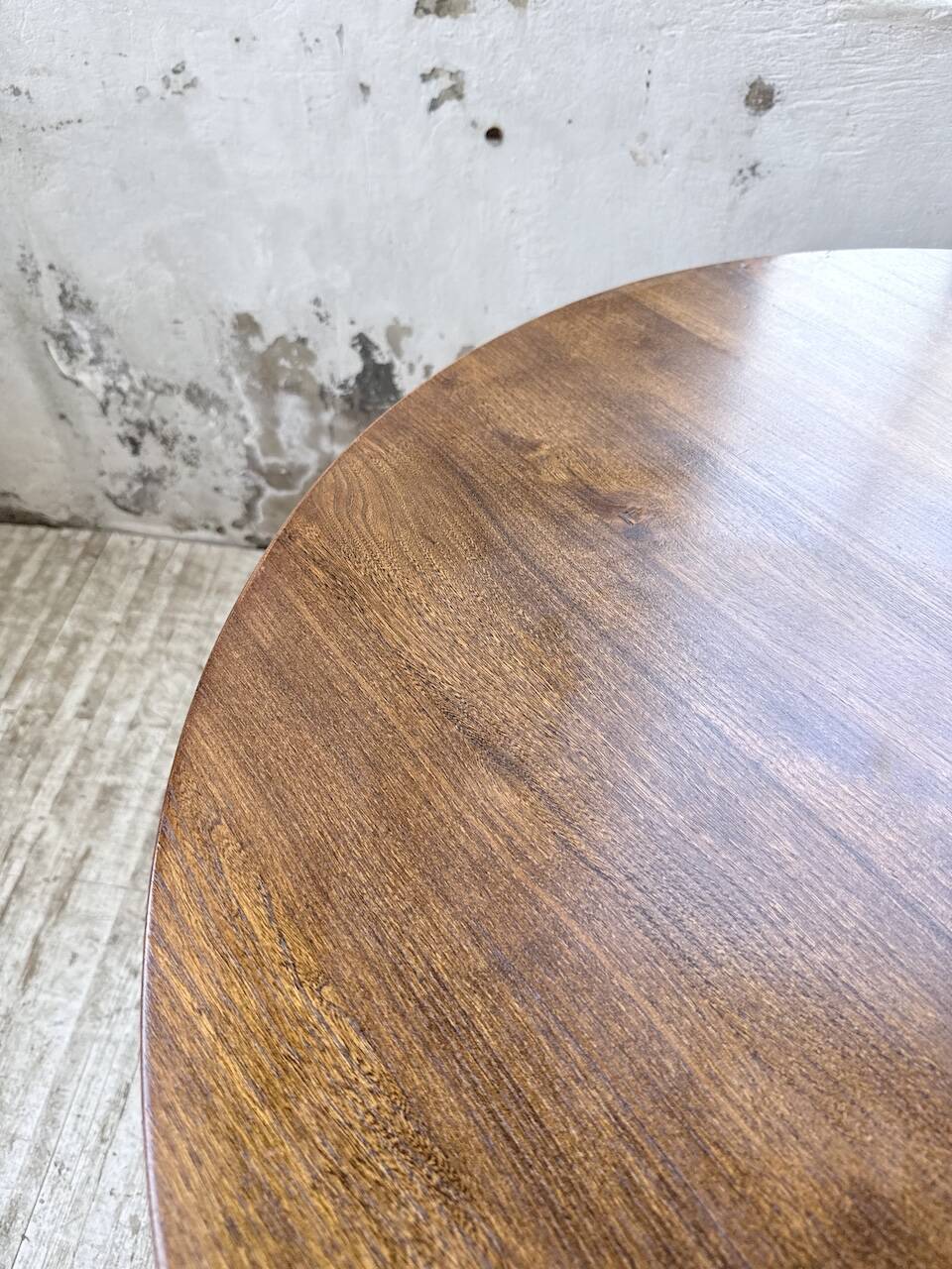 Table 1900 walnut round turned legs