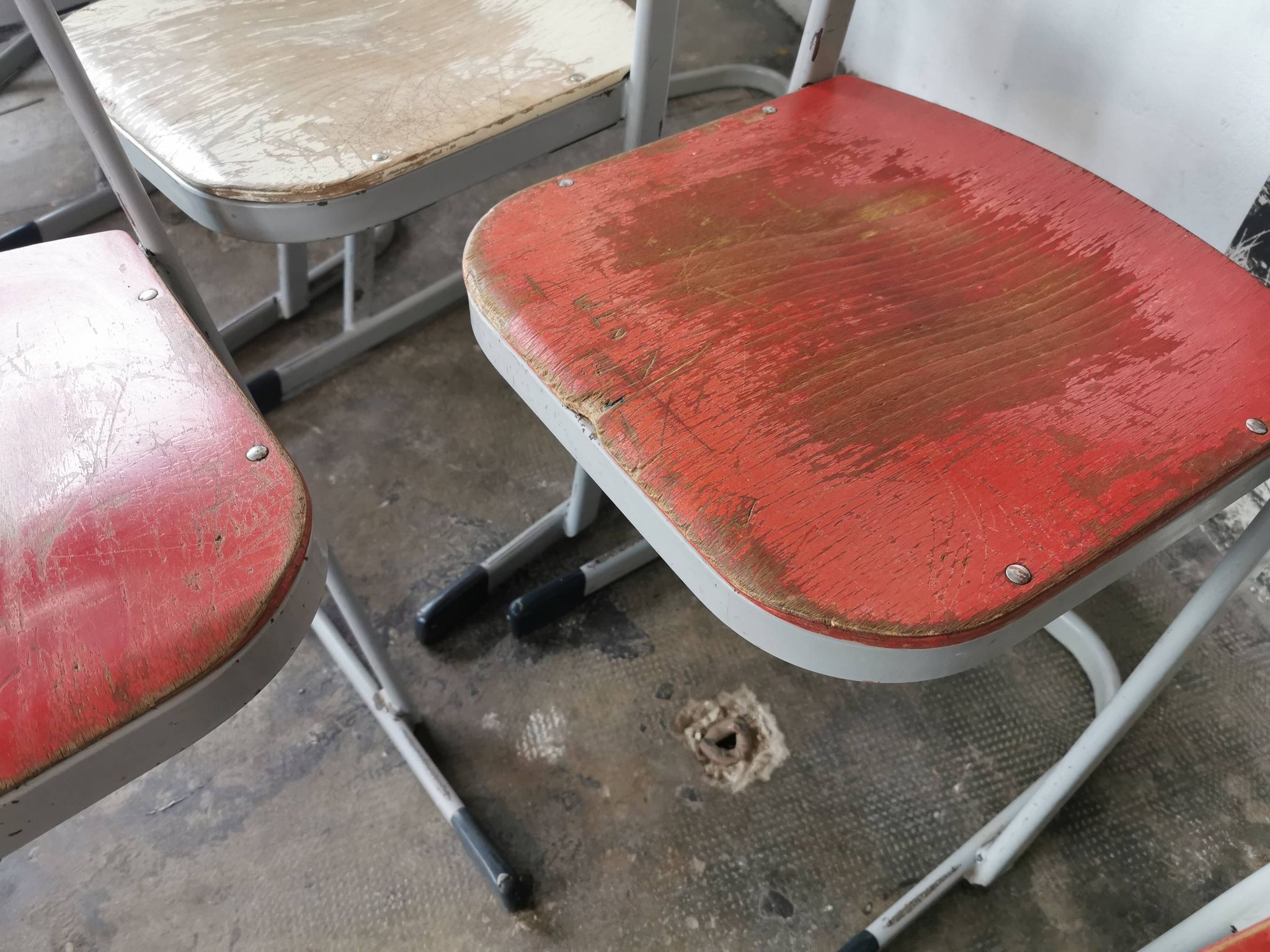 Set of 14 vintage stackable chairs