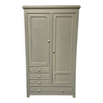 Parisian hotel wardrobe