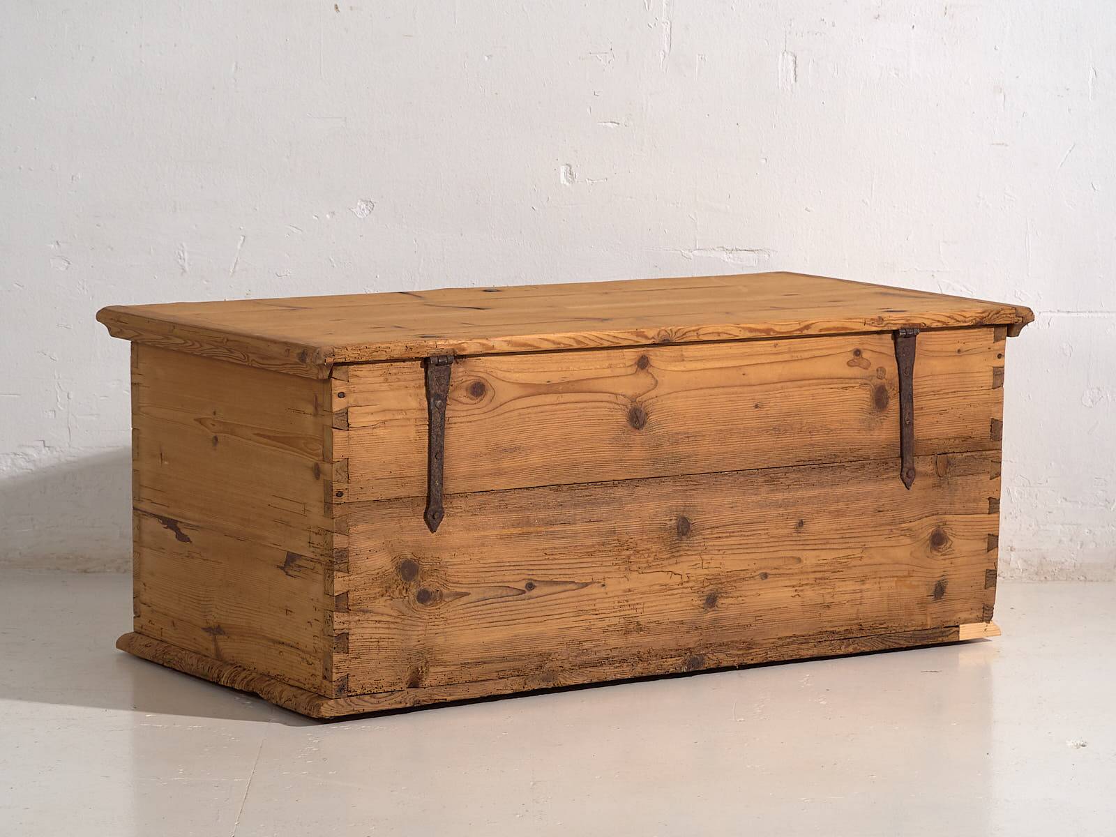 Antique storage trunk (c.1920)