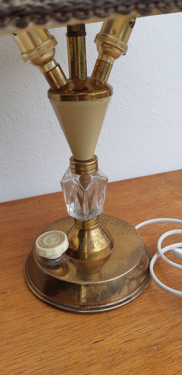 Lampe de table ''3 feux'' Mid-Century en laiton et cristal taillé – France