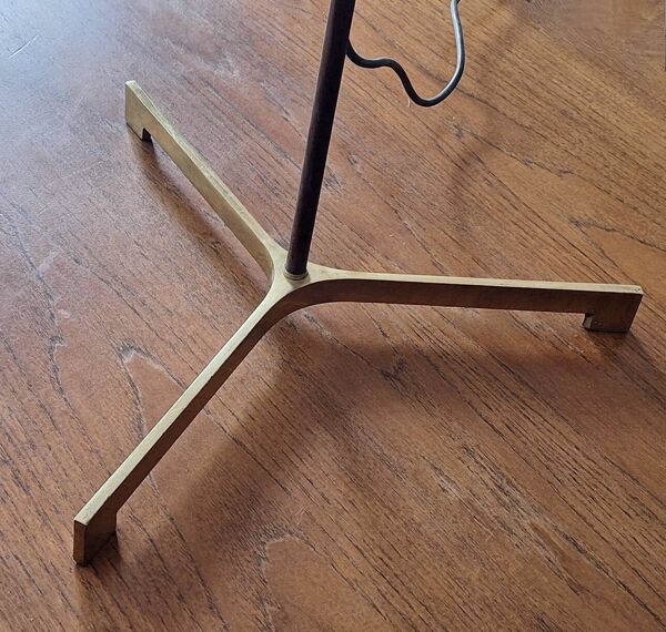 Lampadaire danois réglable en teck avec pied trépied en laiton, années 1960