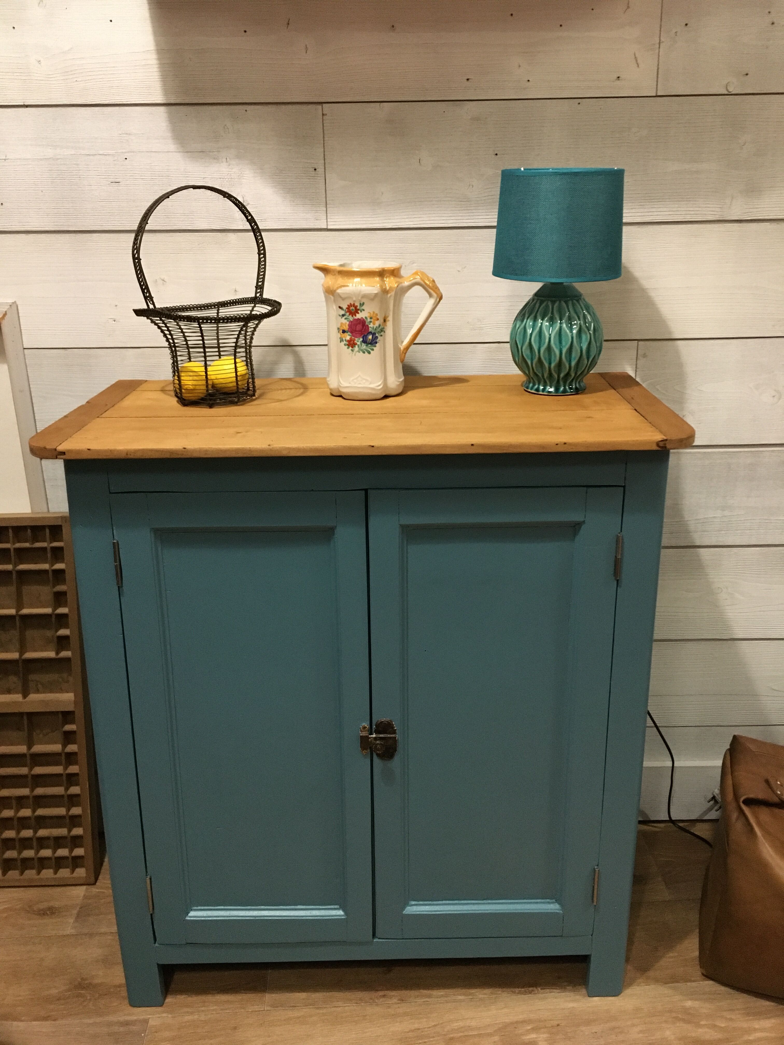 Blue parisian buffet