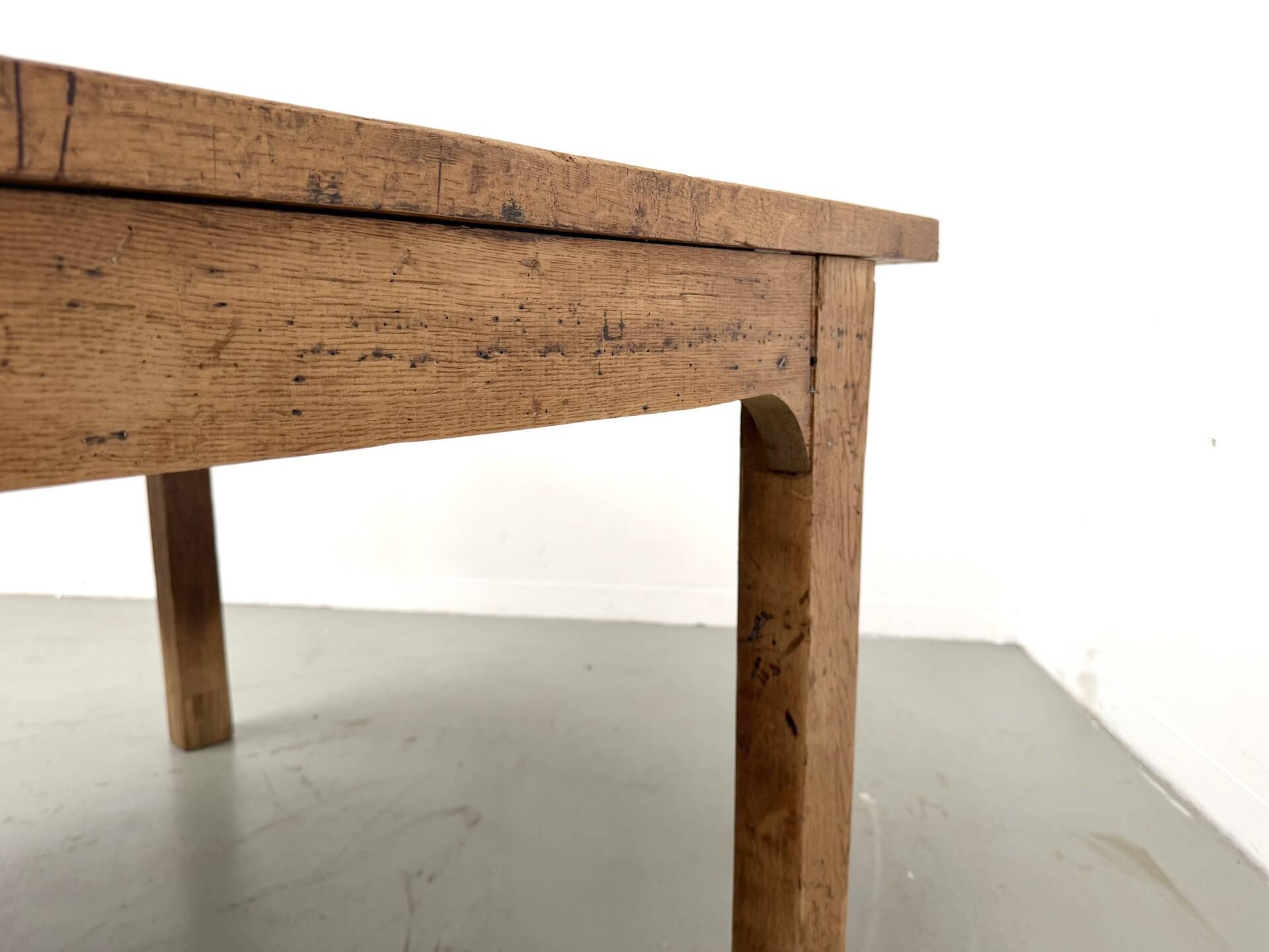 Large brutalist farmhouse table in solid oak from the 1950s.