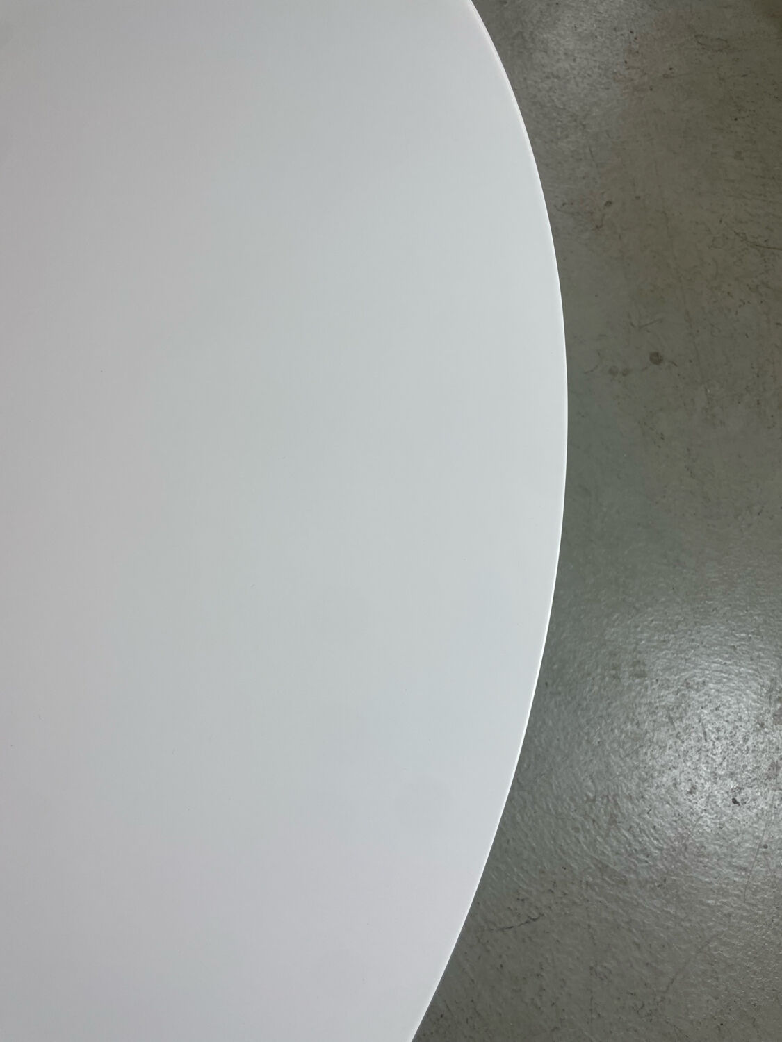 Tulip dining table by Eero Saarinen for Knoll International