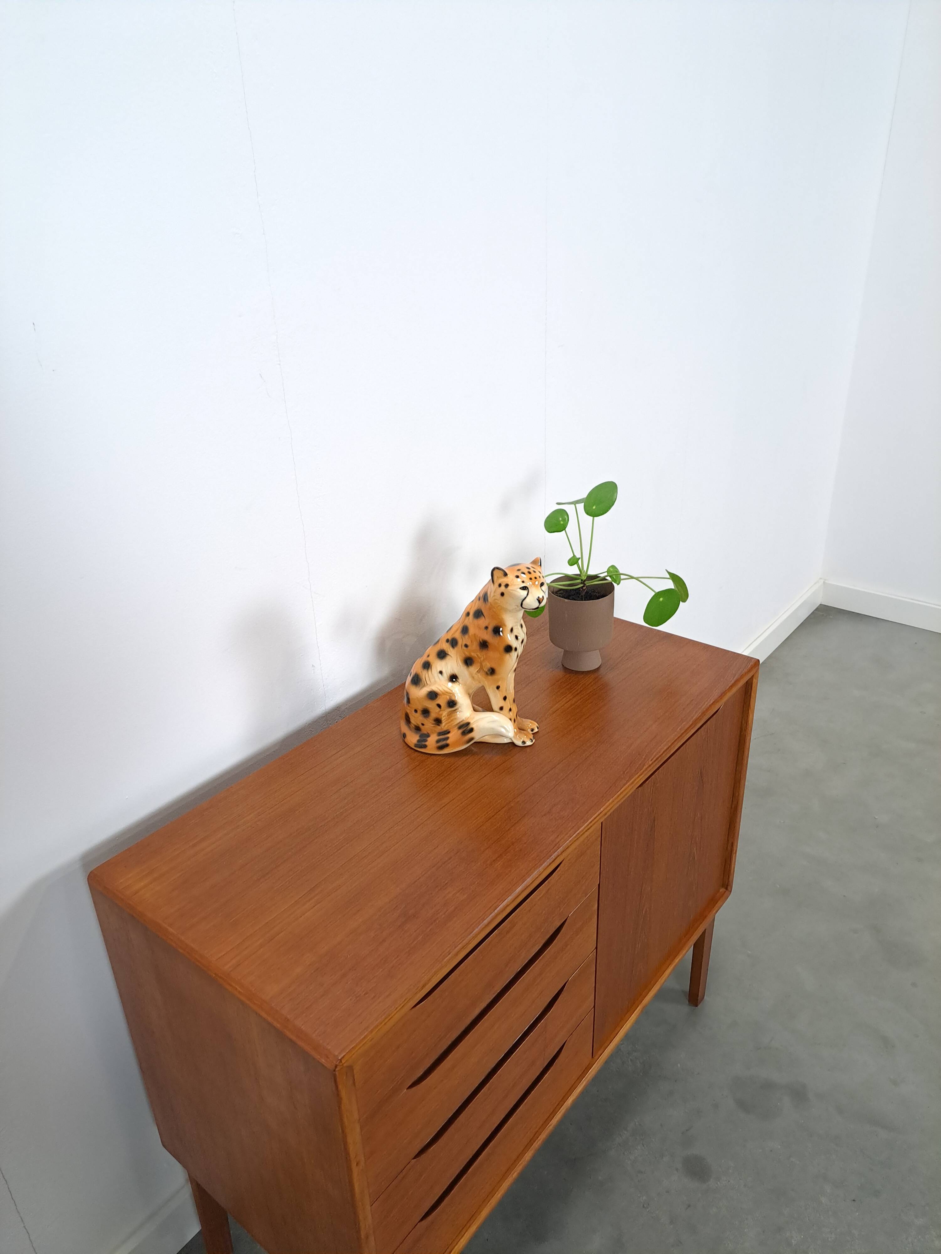 Teak Deens dressoir met lades vintage