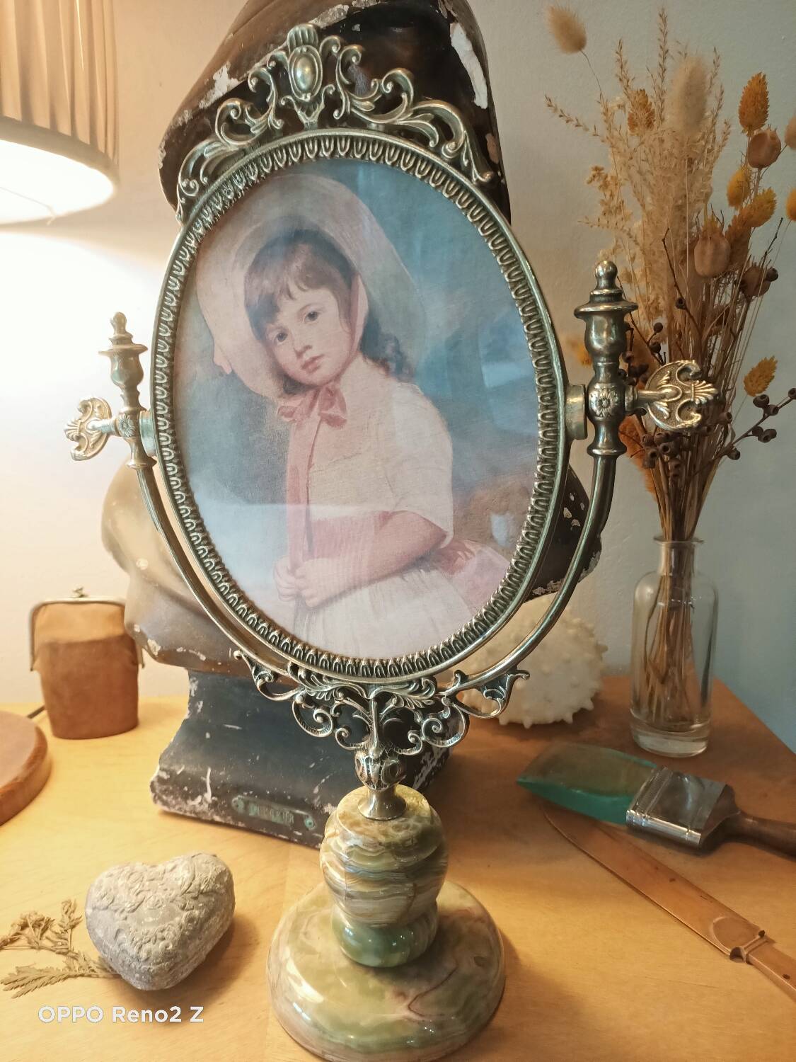 Adjustable photo frame