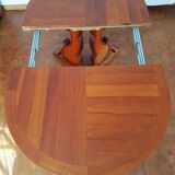 Oval extendable dining table in solid cherry wood