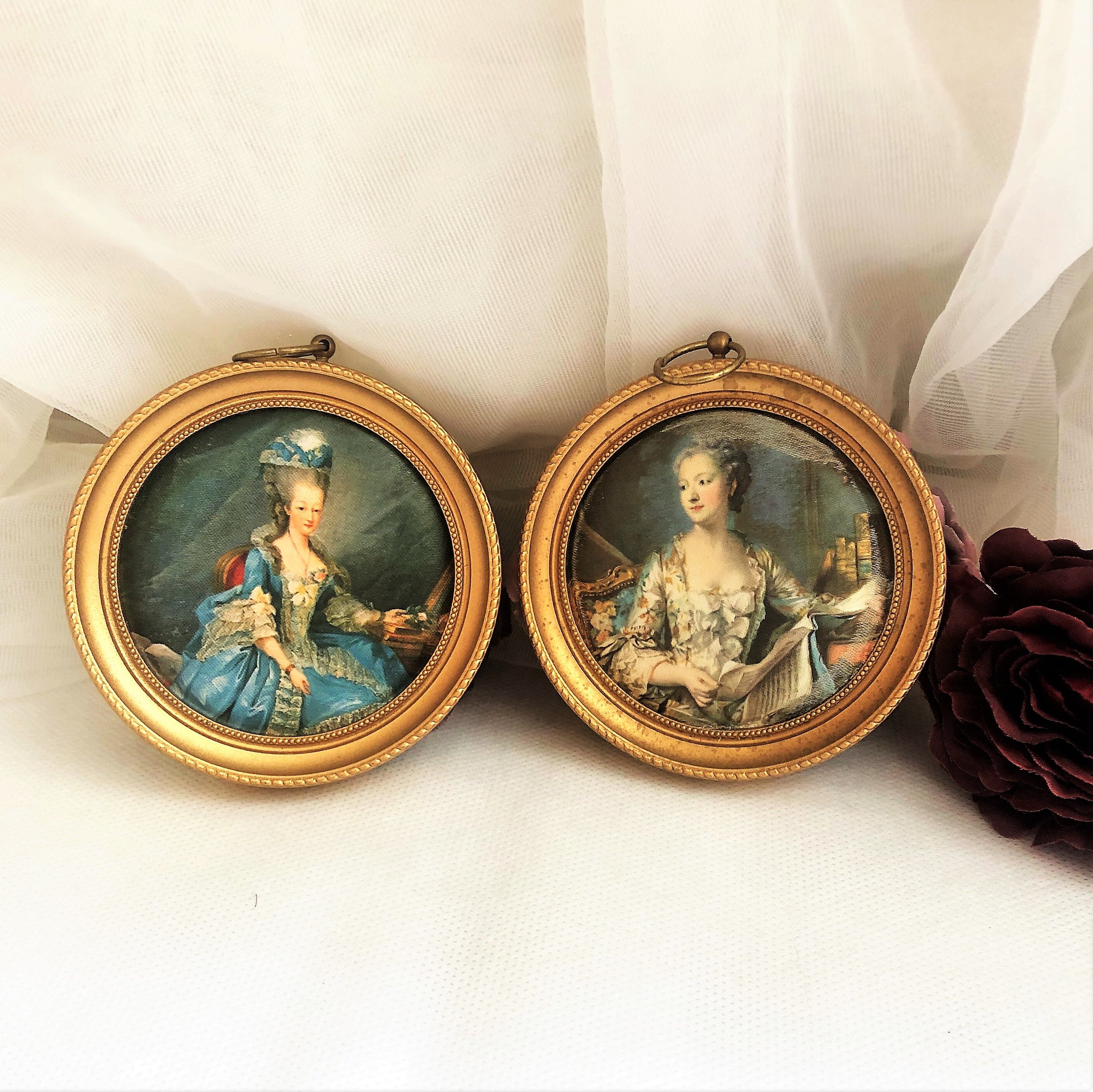 Pair of frame medallion Marie-Antoinette