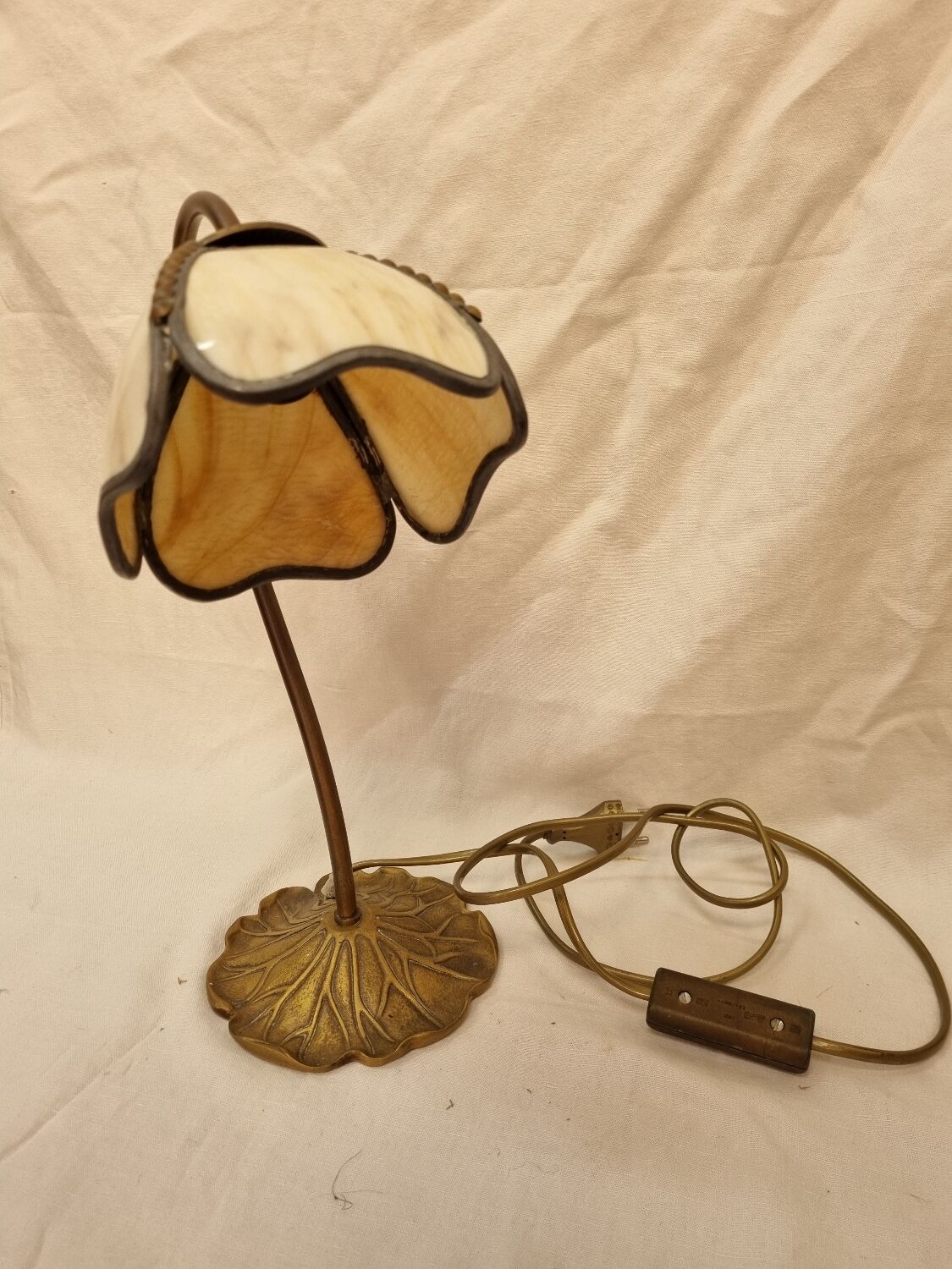 Bronze water lily lamp & glass paste