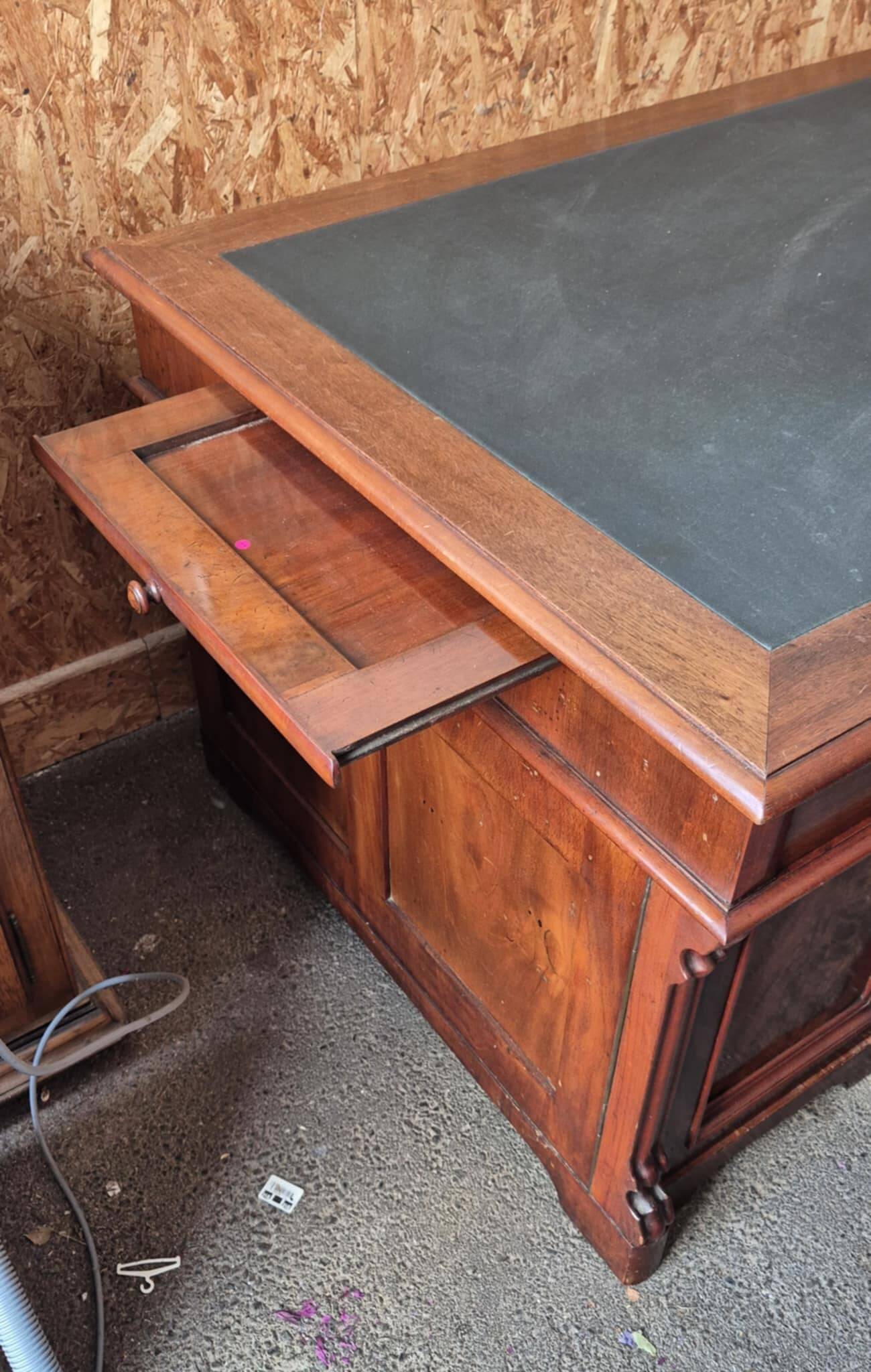 Minister's Pedestal Office