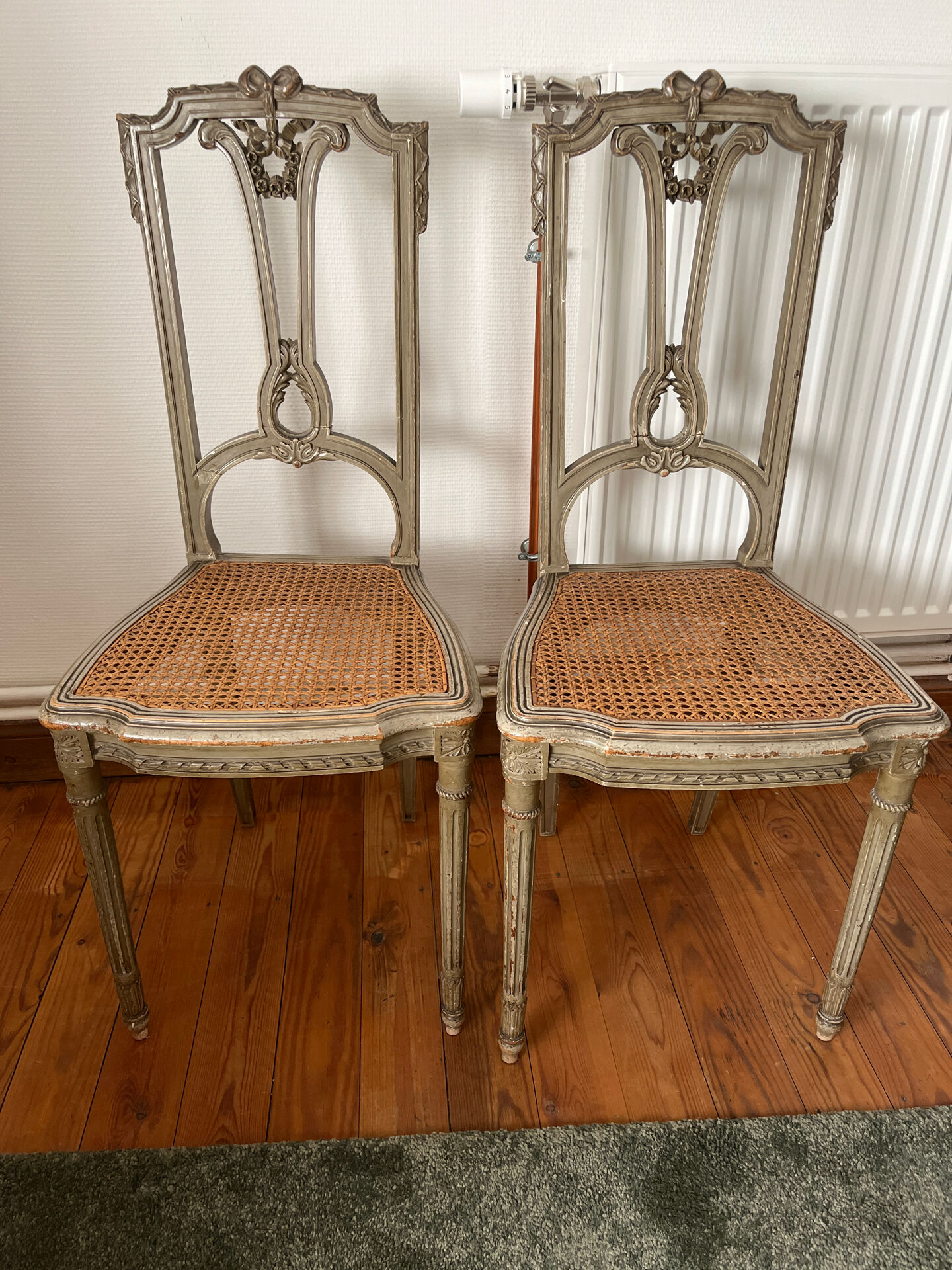 Paire de chaises Louis XVI