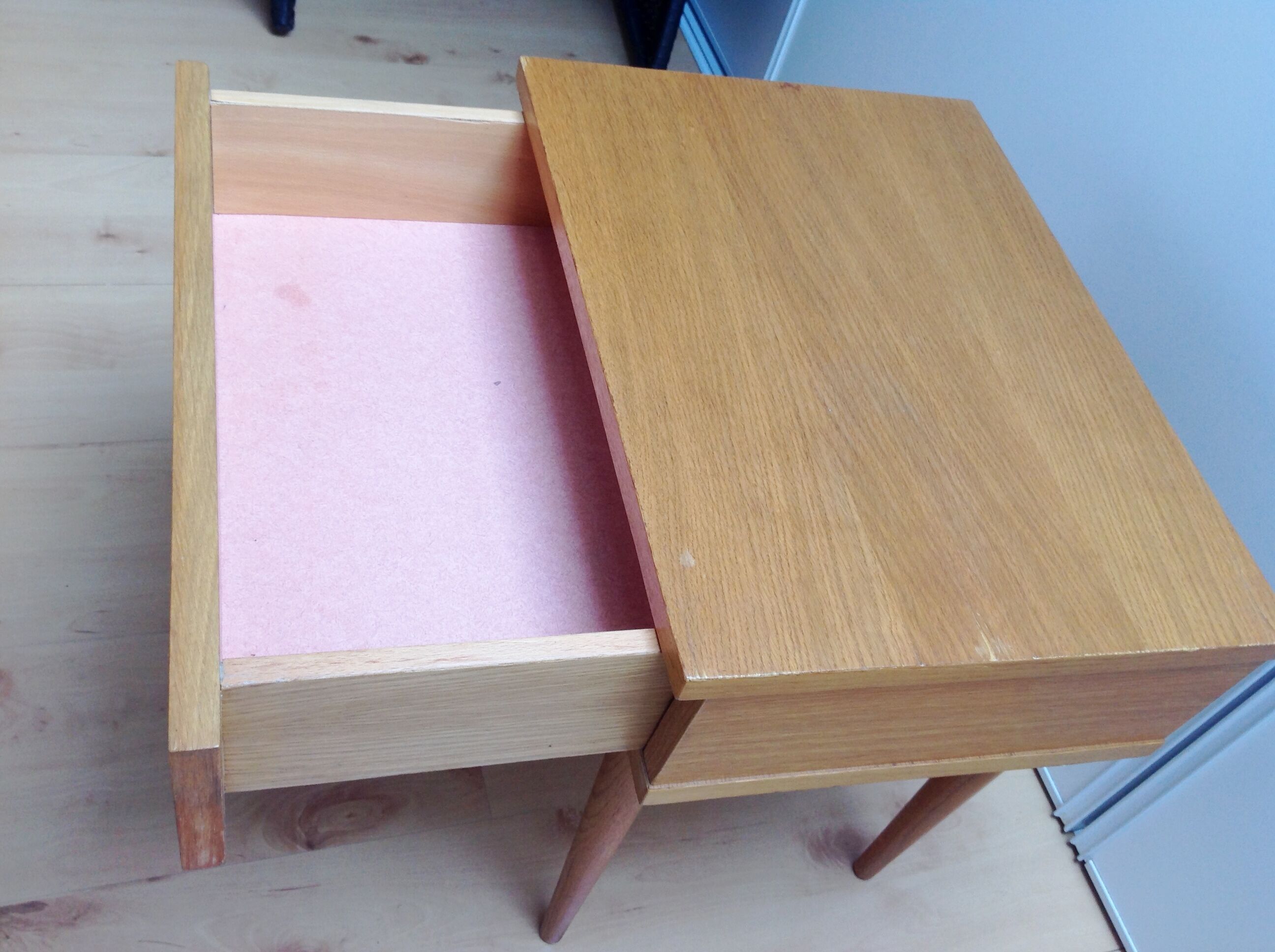 Table de chevet en bois verni style scandinave / vintage années 60-70