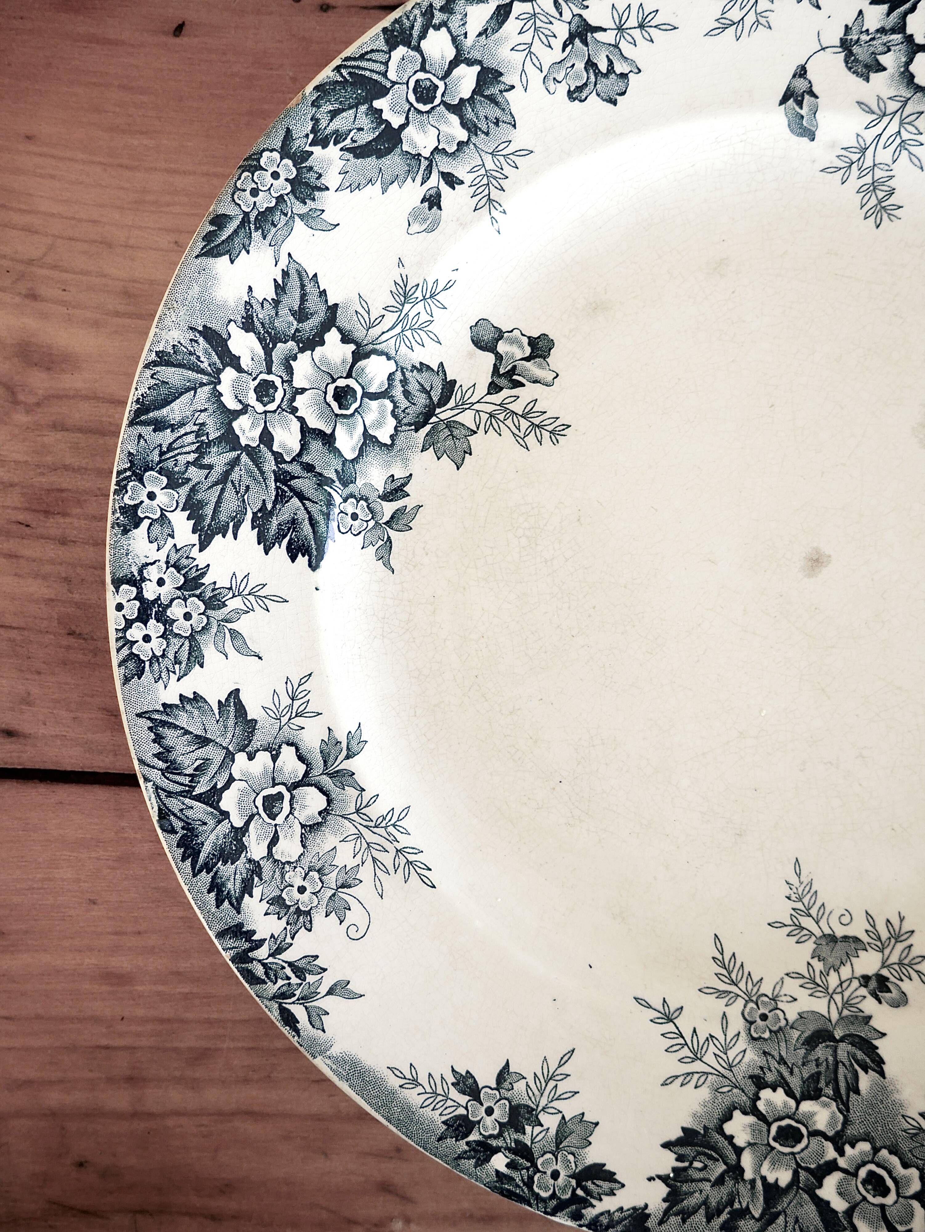Serving dish iron land St Amand