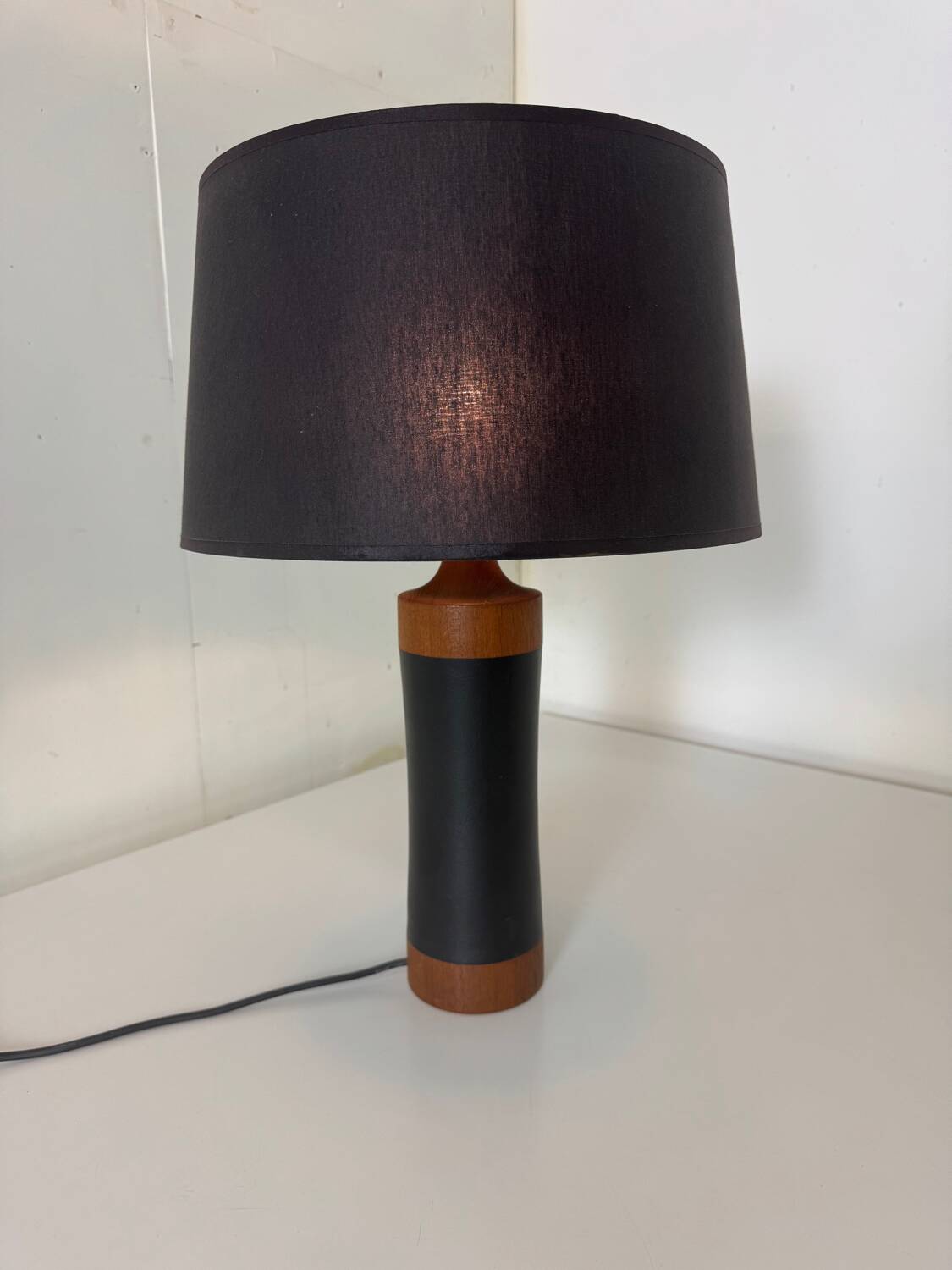 Lampe de table scandinave danoise du milieu du siècle en teck et cuir, années 1950