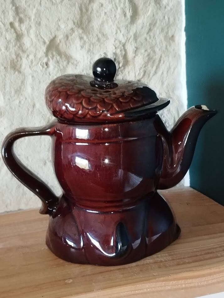 Vintage figurative teapot dog detective – English ceramic – 1960s