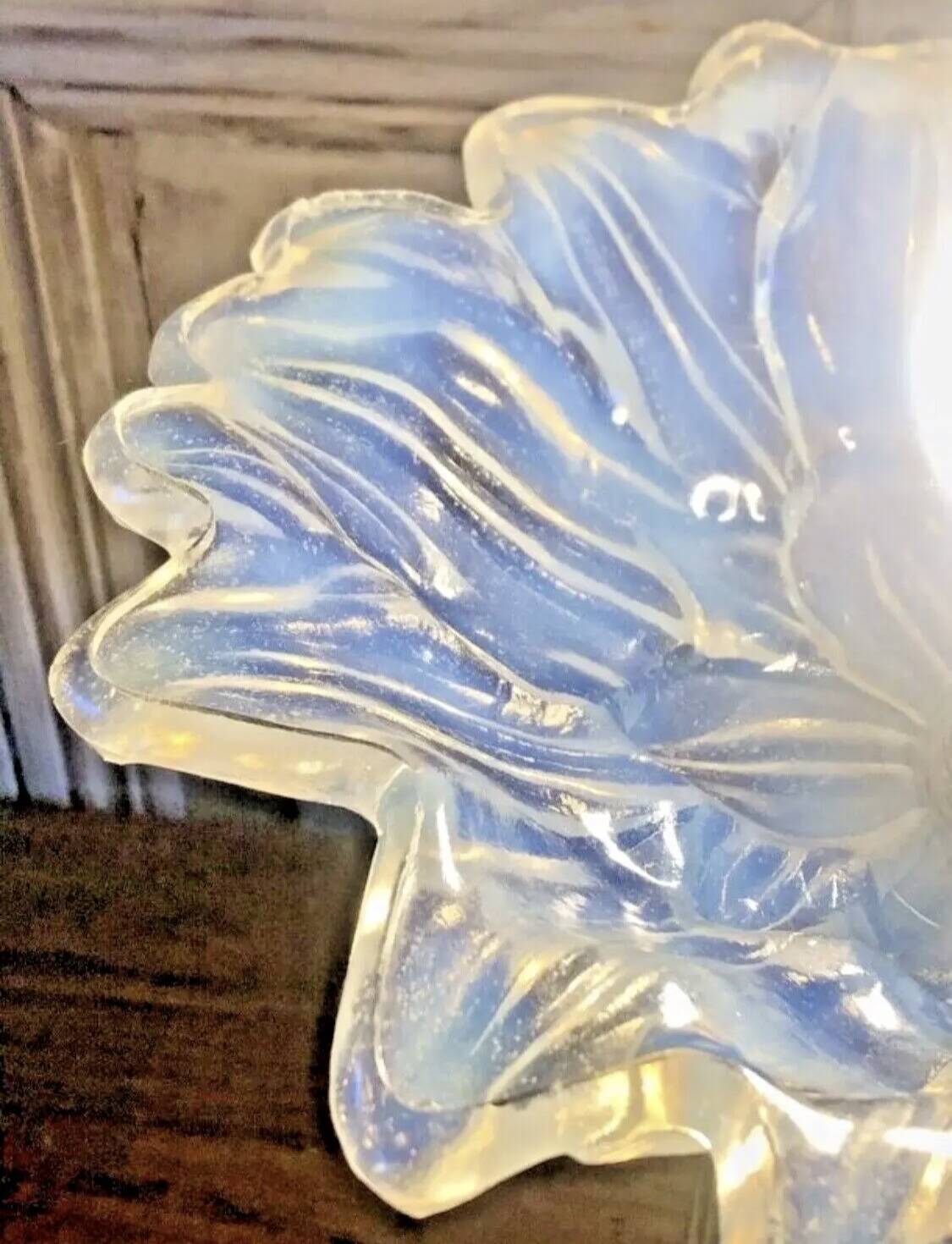 Art Deco Opalescent glass lamp R Frontisi Ezan 1930