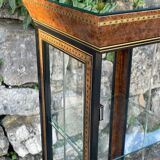 Pair of display cases in magnifying glass and black & gold lacquer, 20th century period
