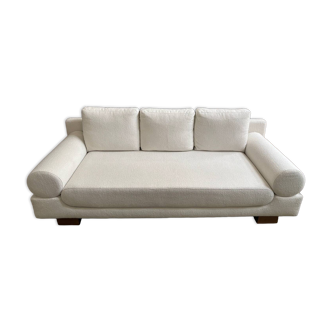 Canapé 3 places Omnight par NV Gallery en tissu bouclette blanche