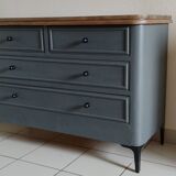 Chest of drawers with large drawers