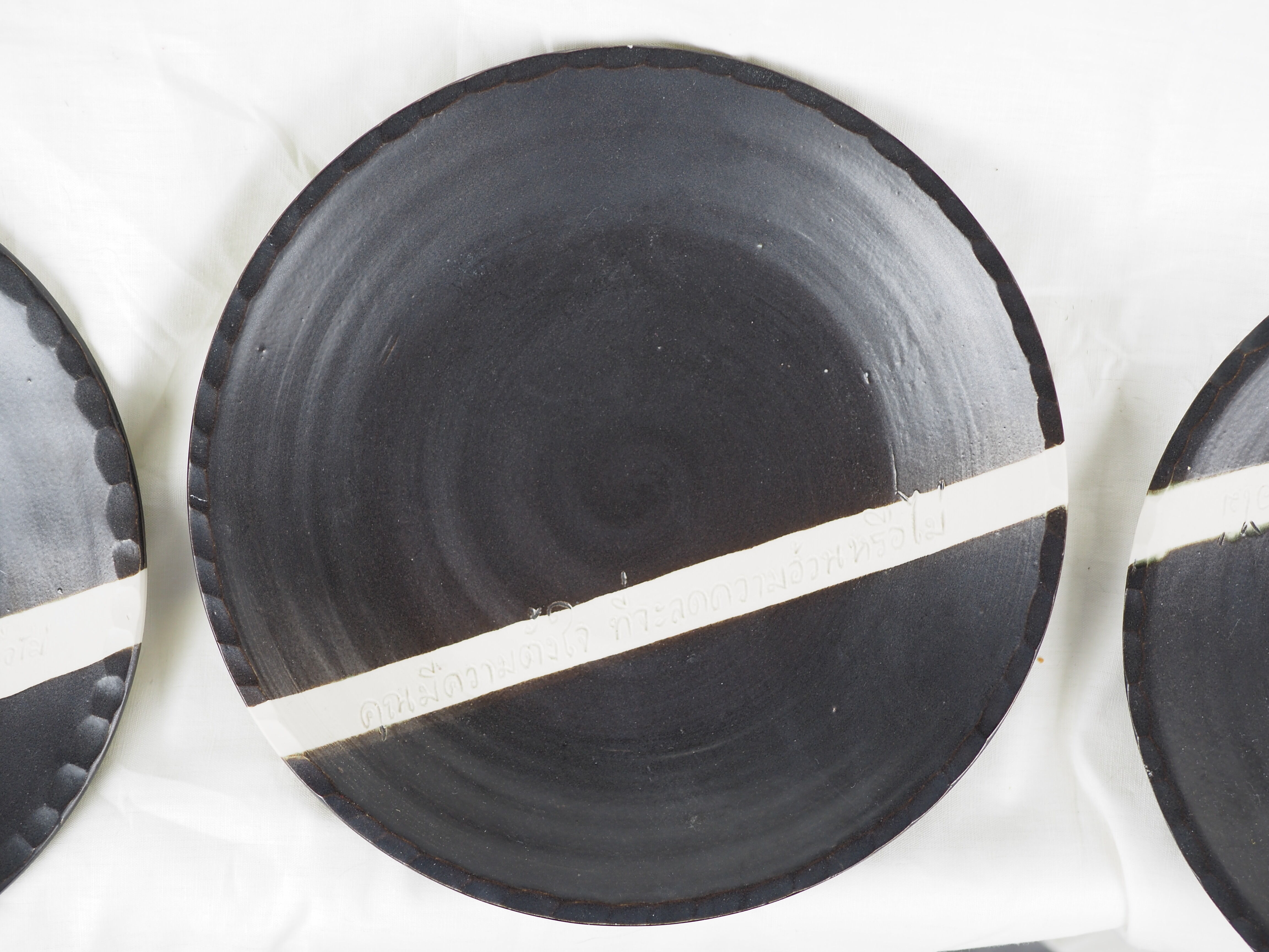 Set of 4 black and white sandstone plates - Fabienne Jouvin - 90s