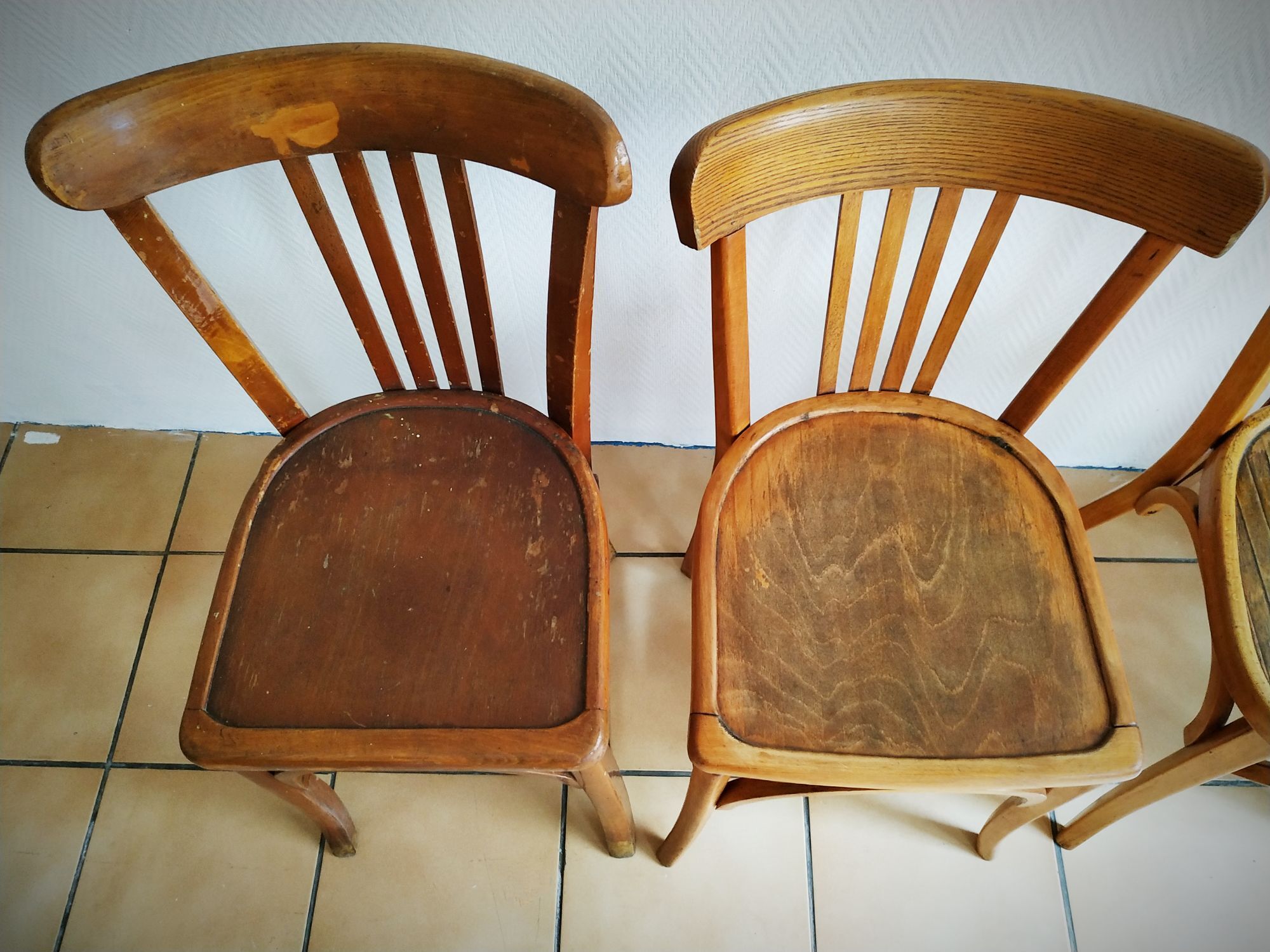 Série de quatre chaises bistrot