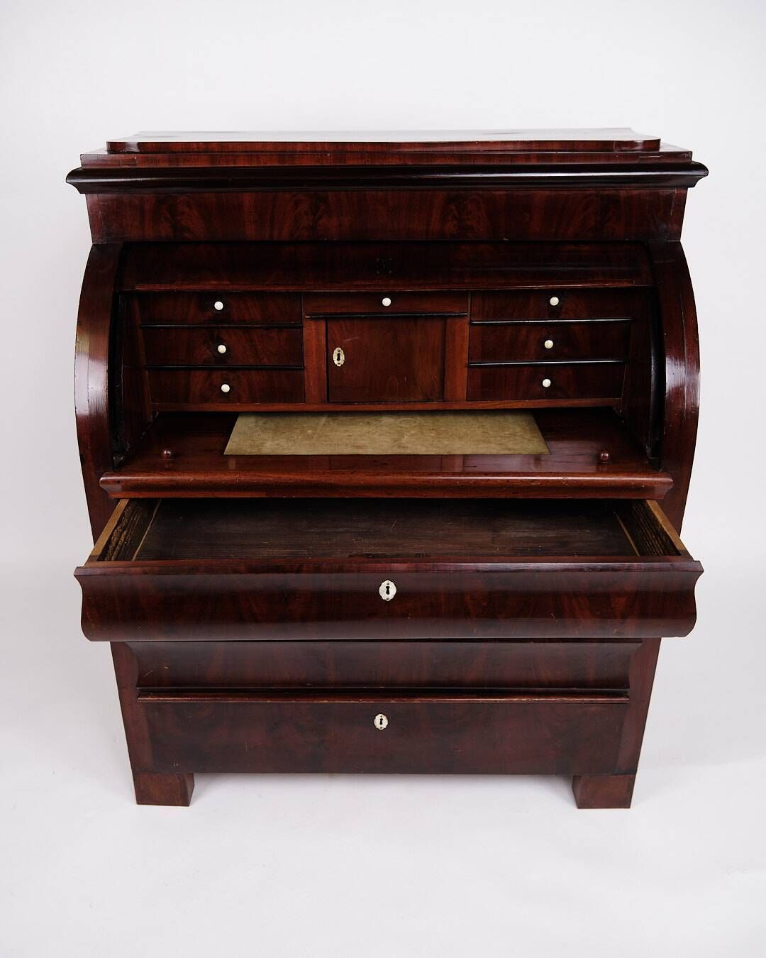 Chatol - Hand polished mahogany - Mother of pearl fittings & leg knobs - Year 1860s