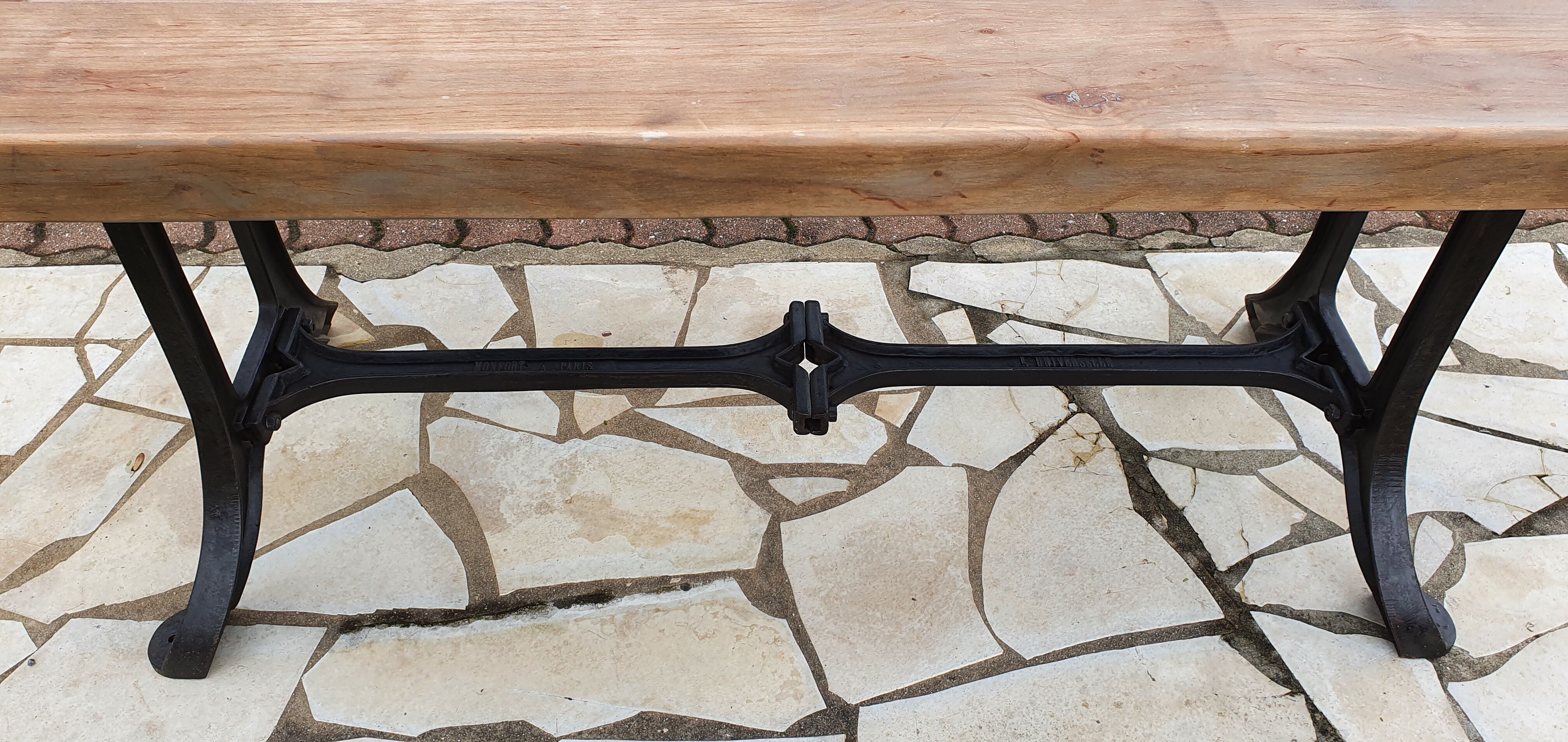 Industrial table cast iron feet and solid wood