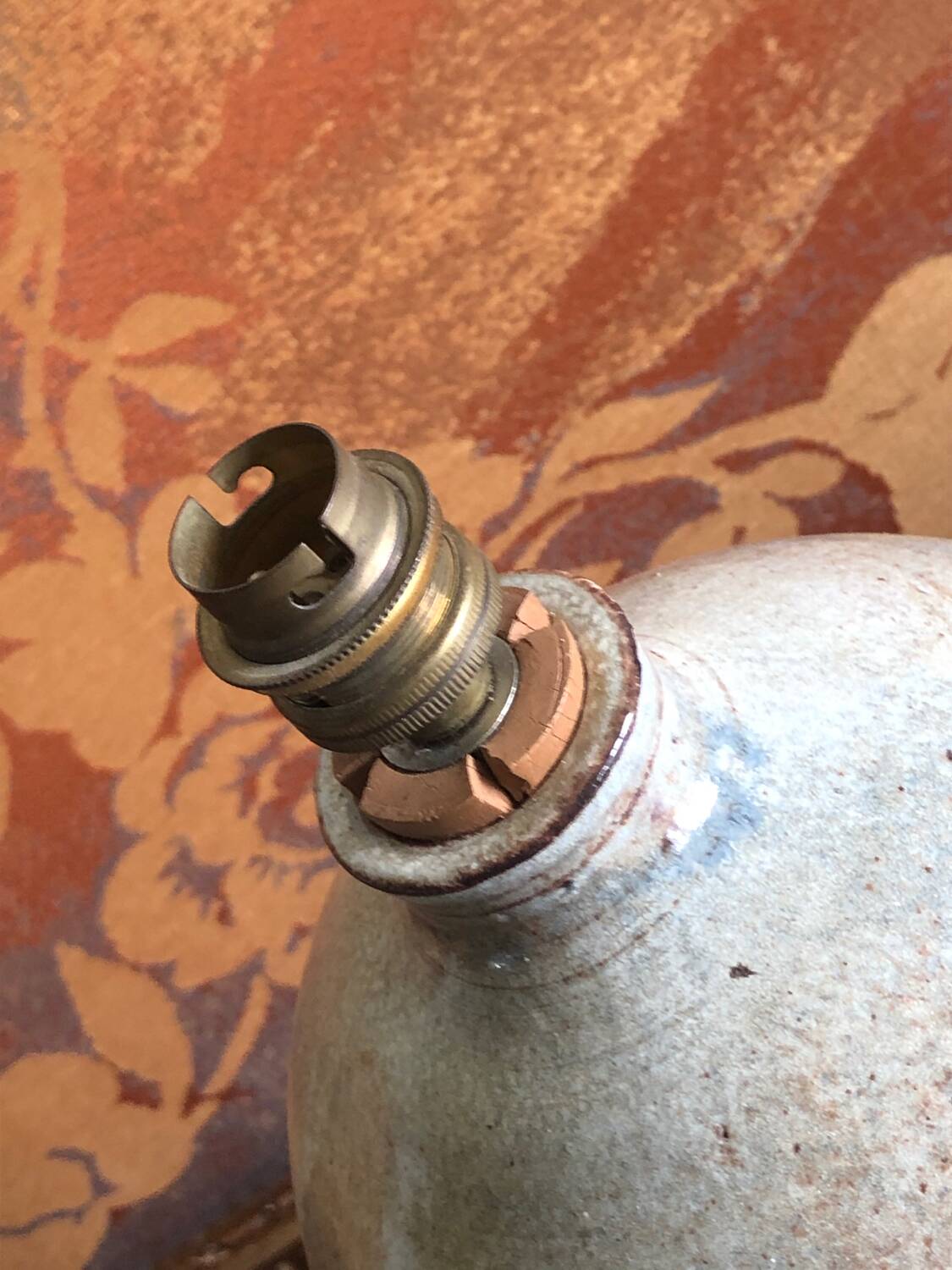 Pied de lampe en grès .
