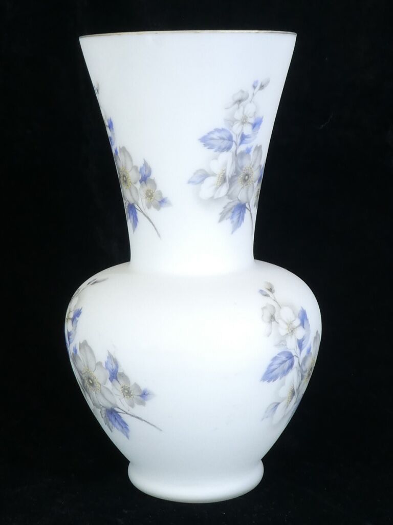Vintage vintage floral decoration opaque glass vase 50 years