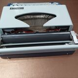 Consul typewriter model Carola