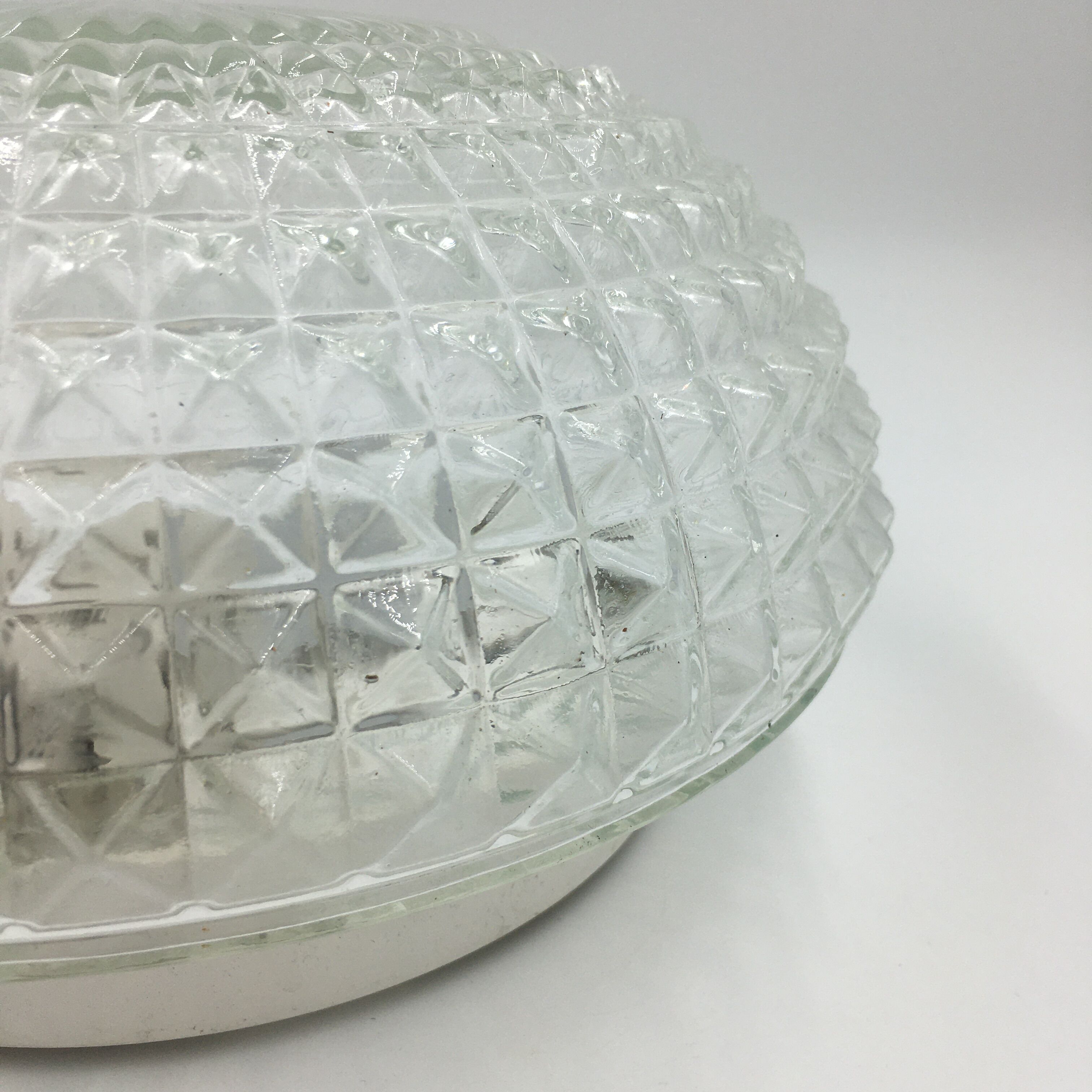 Ceiling lamp in molded glass in relief