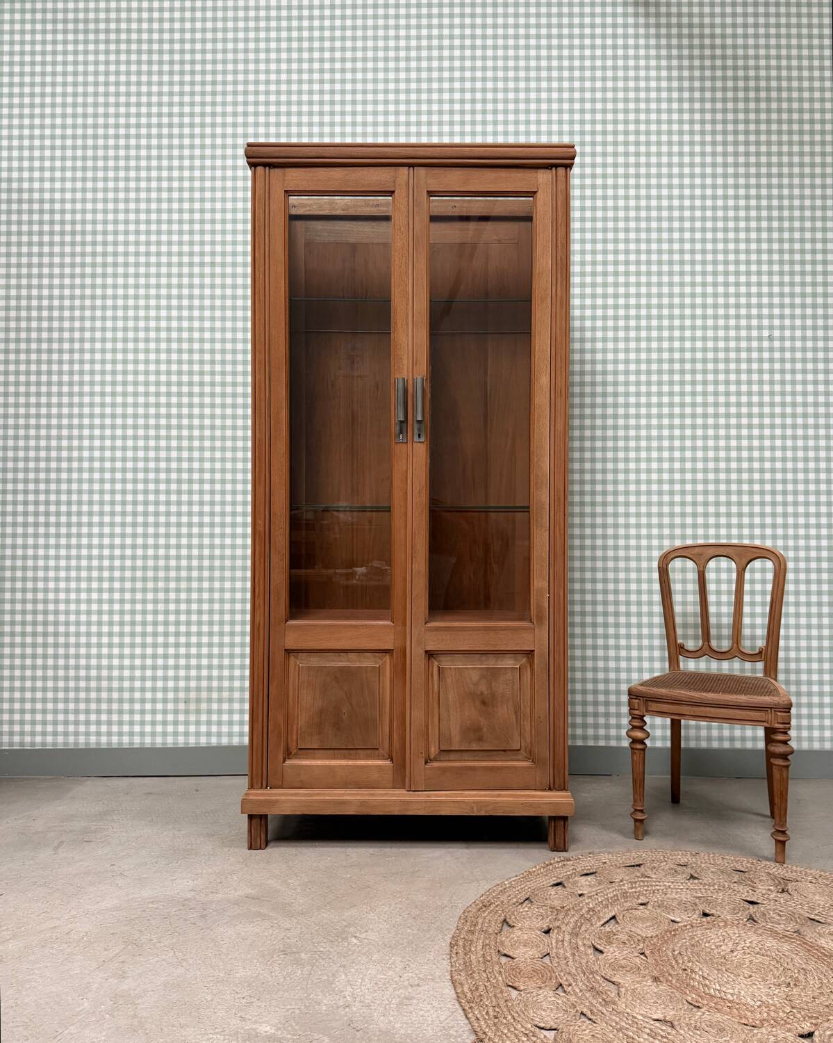 Large pharmacy display case (renovated)