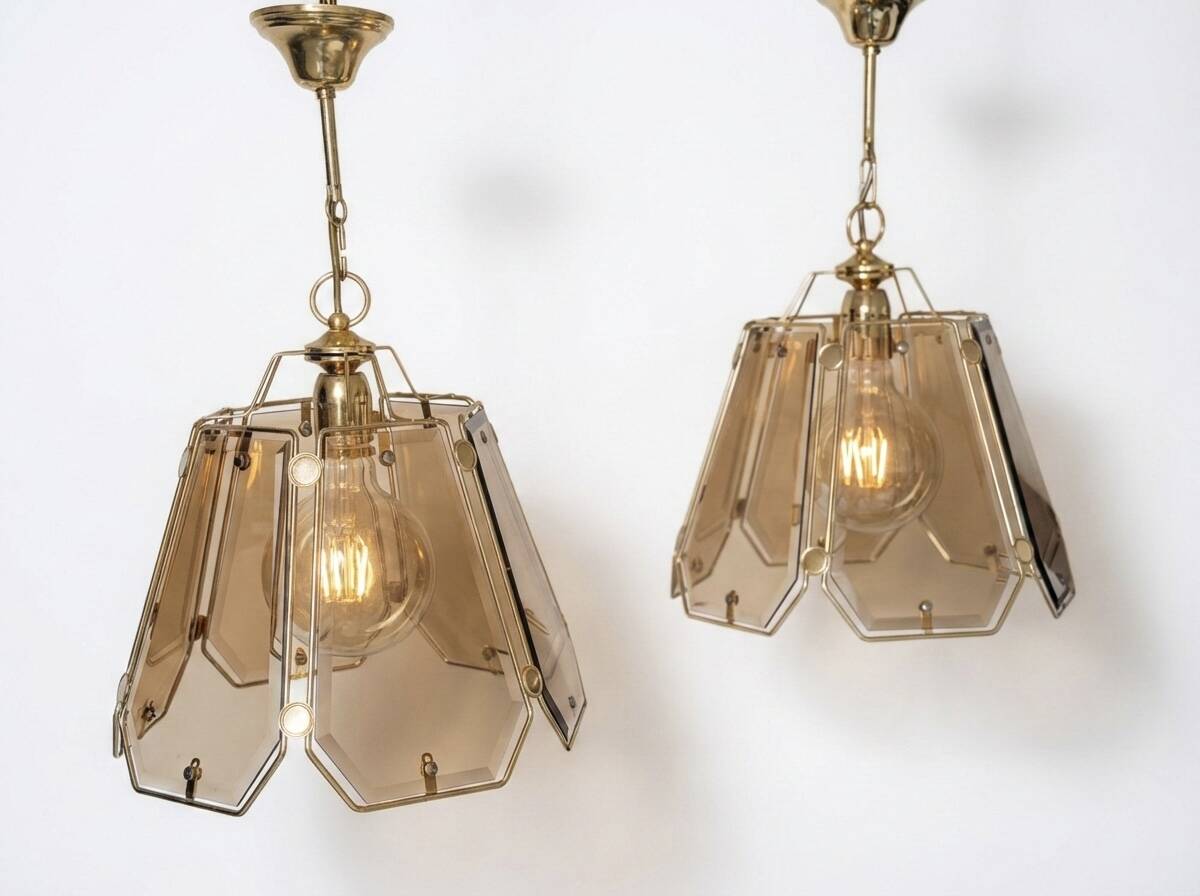 Pair of vintage pendant lights in smoked glass and gold metal, Hollywood style.