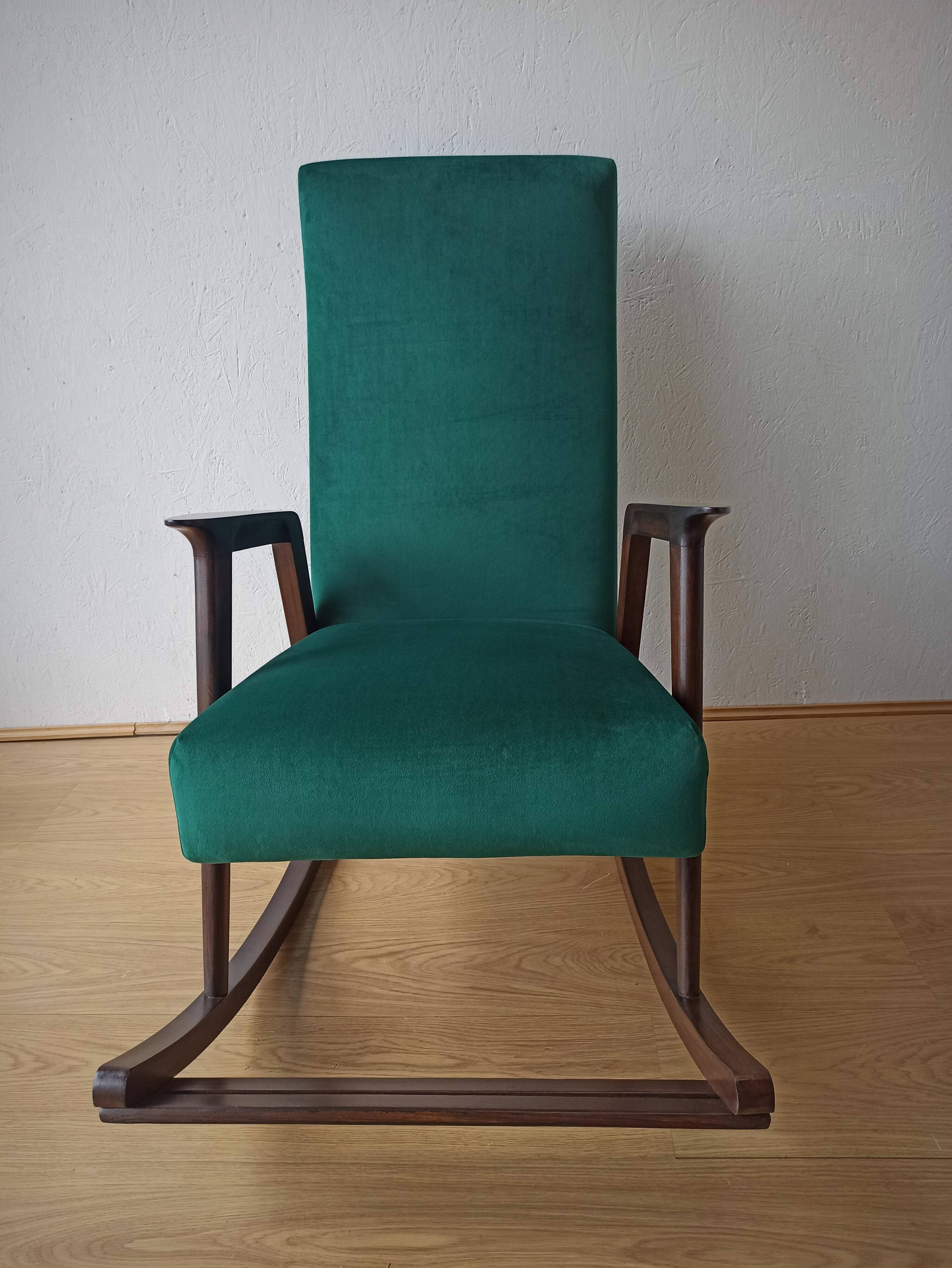 Fauteuil à bascule vintage des années 50.