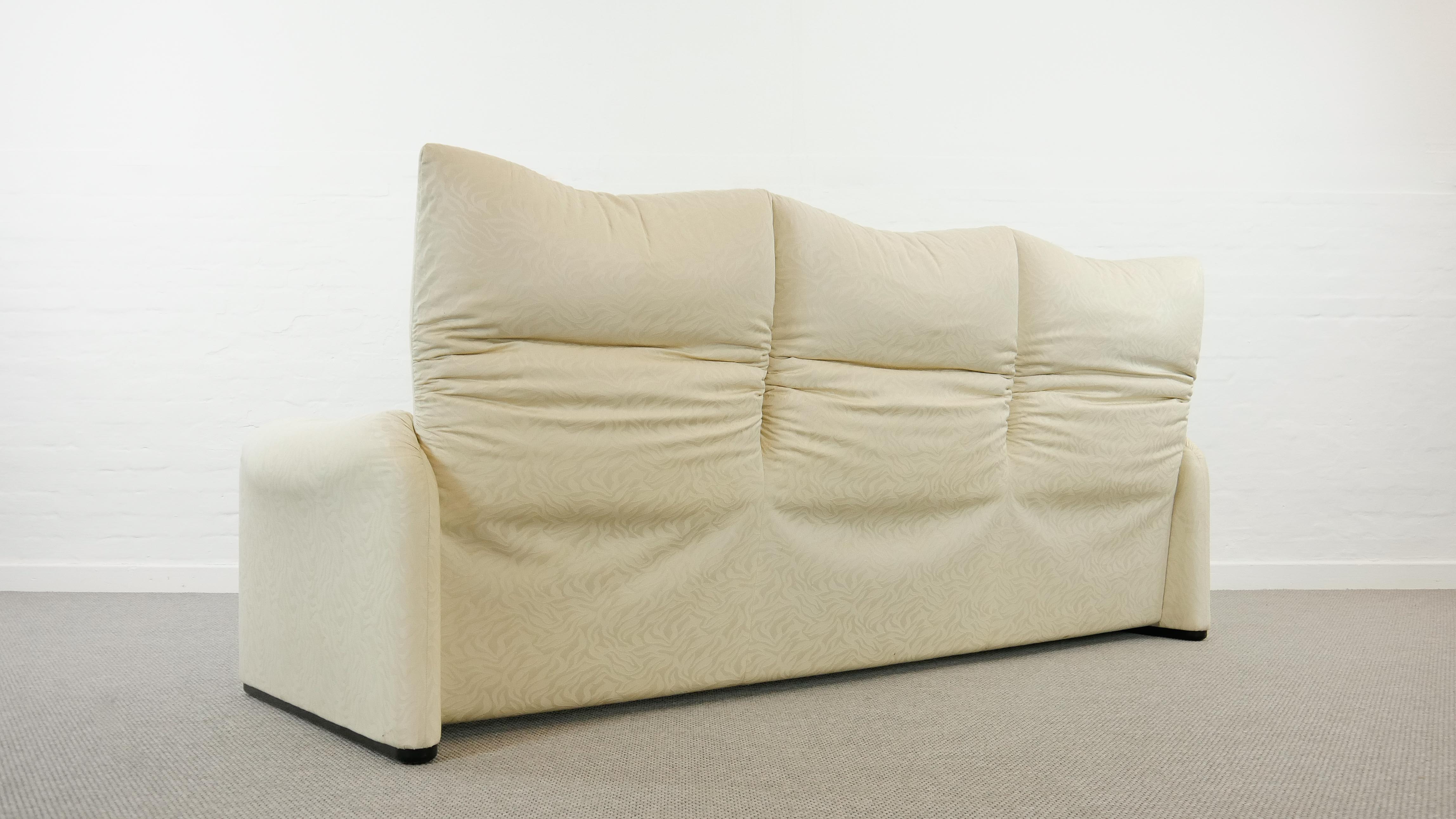 Maralunga 3-seat Sofa with Footrest in offwhite by Vico Magistretti for Cassina, Italy