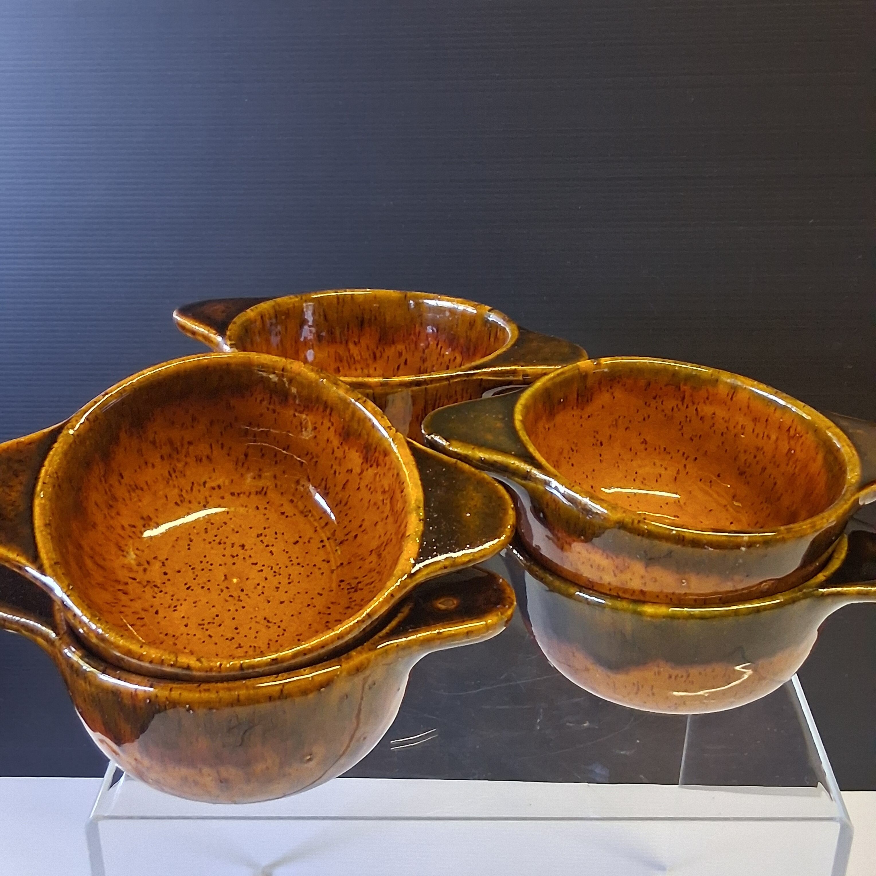 Set of 6 ear bowls in stoneware in very good condition.