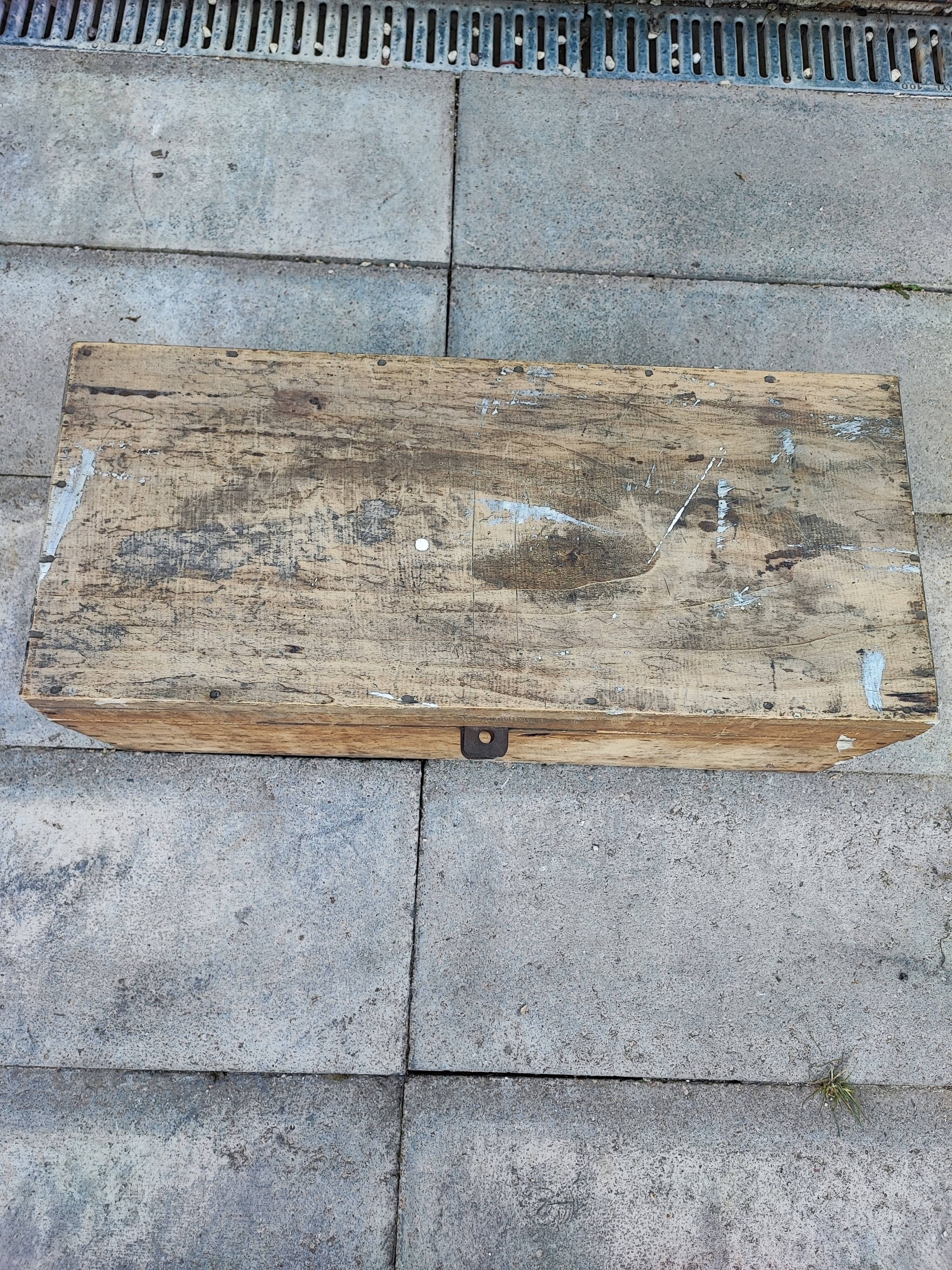 Trunk chest in raw wood