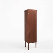 Cabinet d'angle de style Louis XV en verre cintré, 1950