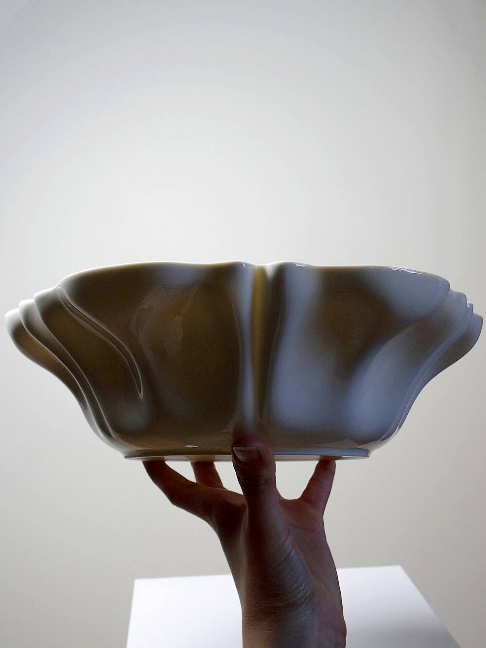 Large fruit bowl / salad bowl in fine white Limoges porcelain, vintage / antique