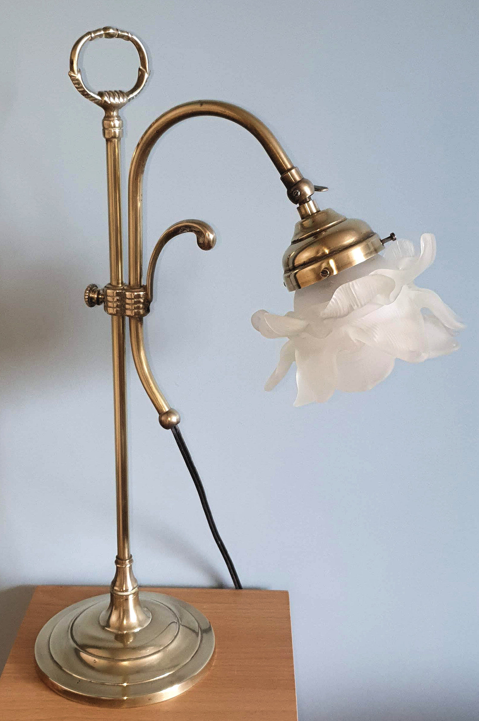 Brass table lamp and glass paste