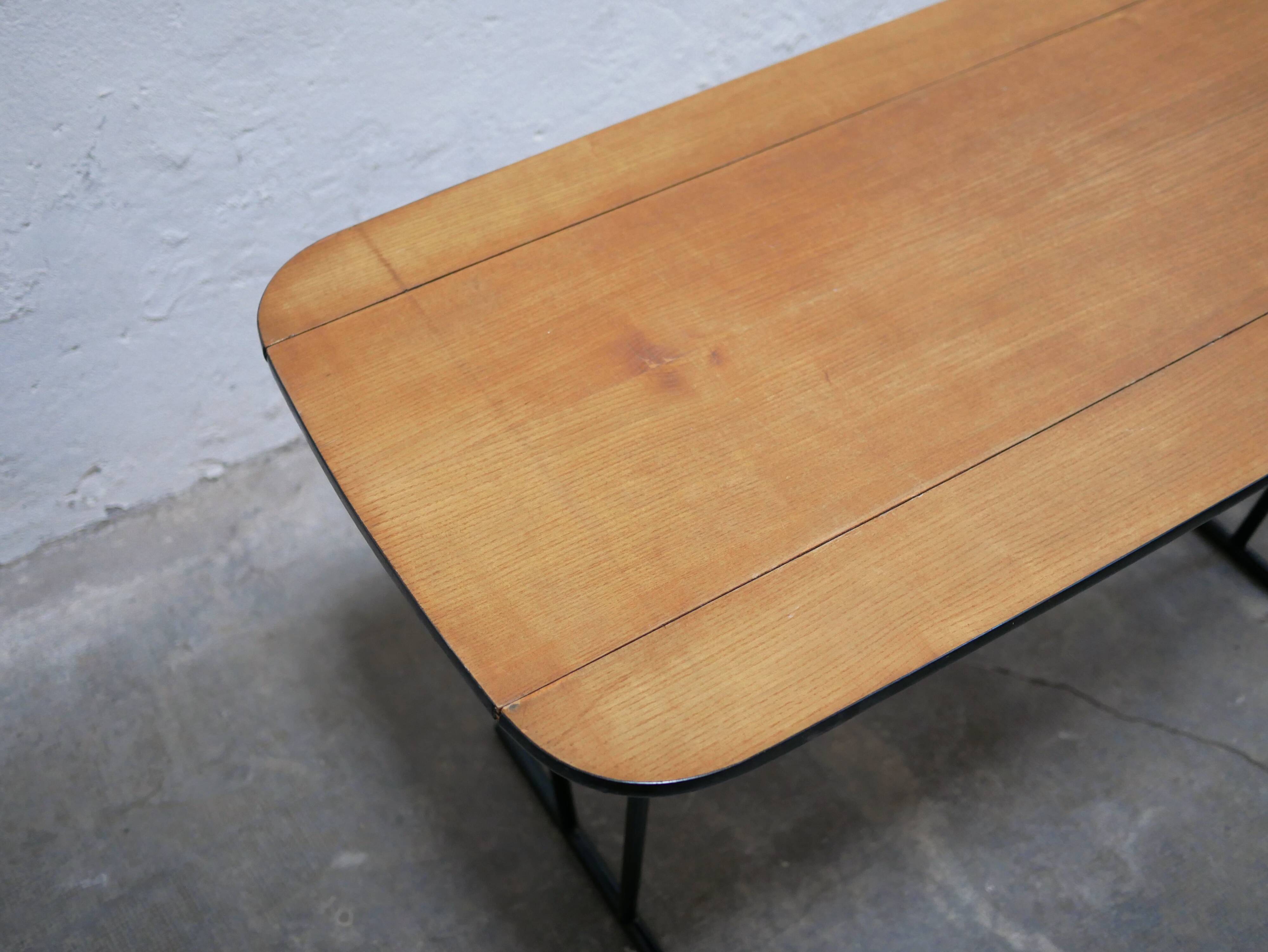 Table pliante vintage en bois et métal