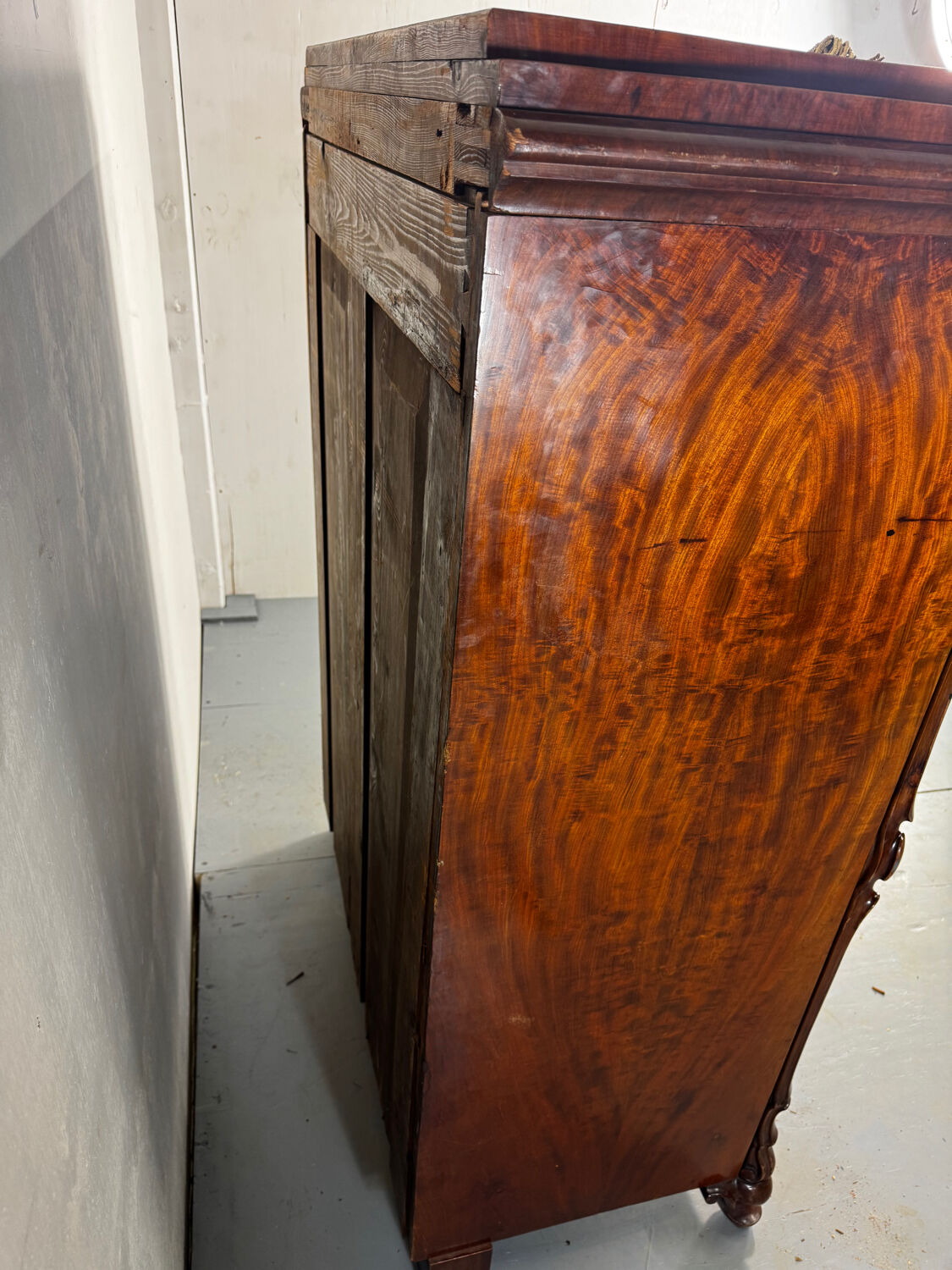 Biedermeier vintage oak and mahogany secretary desk, well-made, 1860.