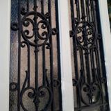 Porte d’entrée ancienne en chêne vitrée grilles en fonte 1925