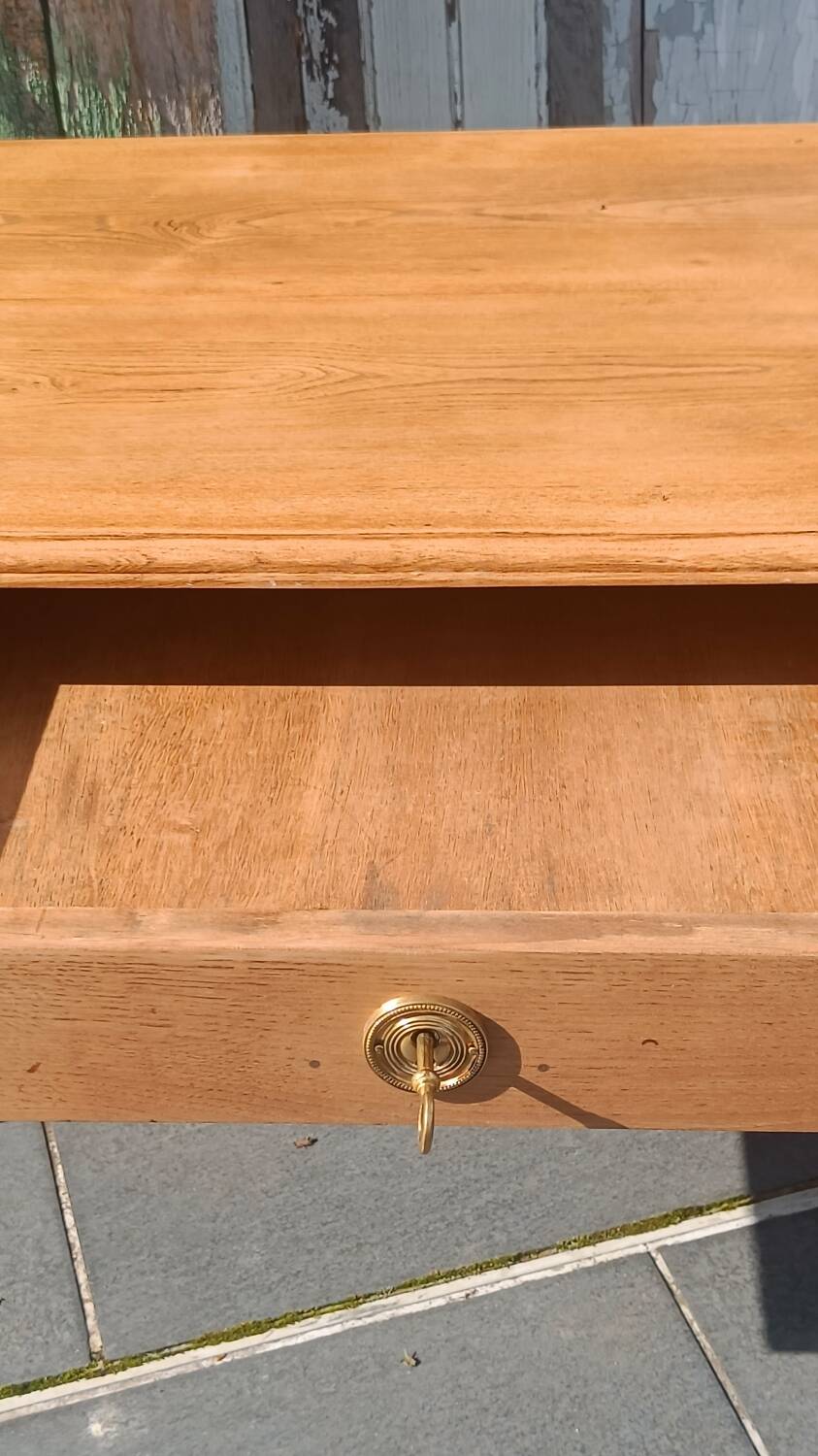 Solid wood coffee table with drawer and original key.