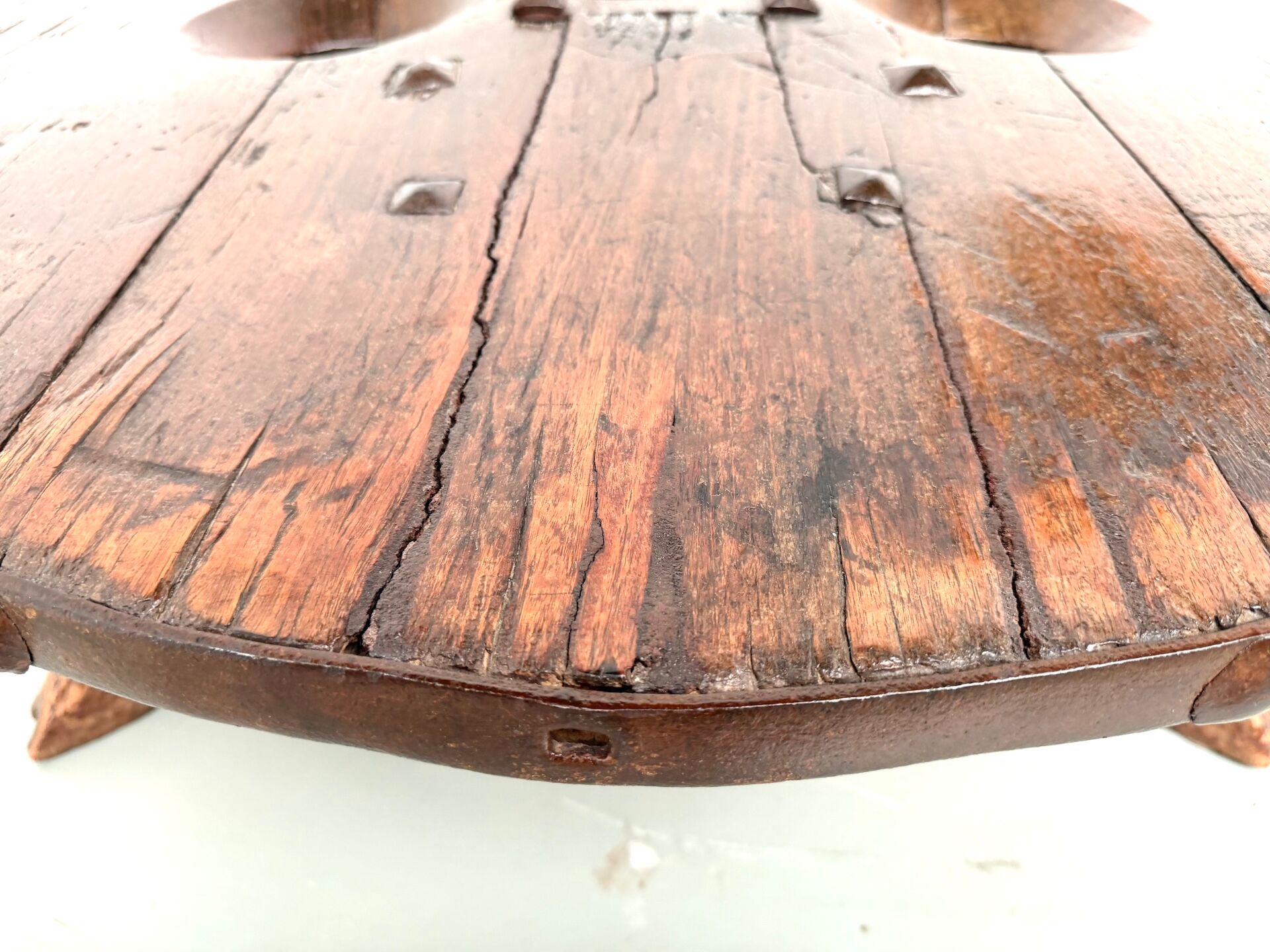 Brutalist Circular Coffee Table in Solid Wood – Brazilian Folk Art