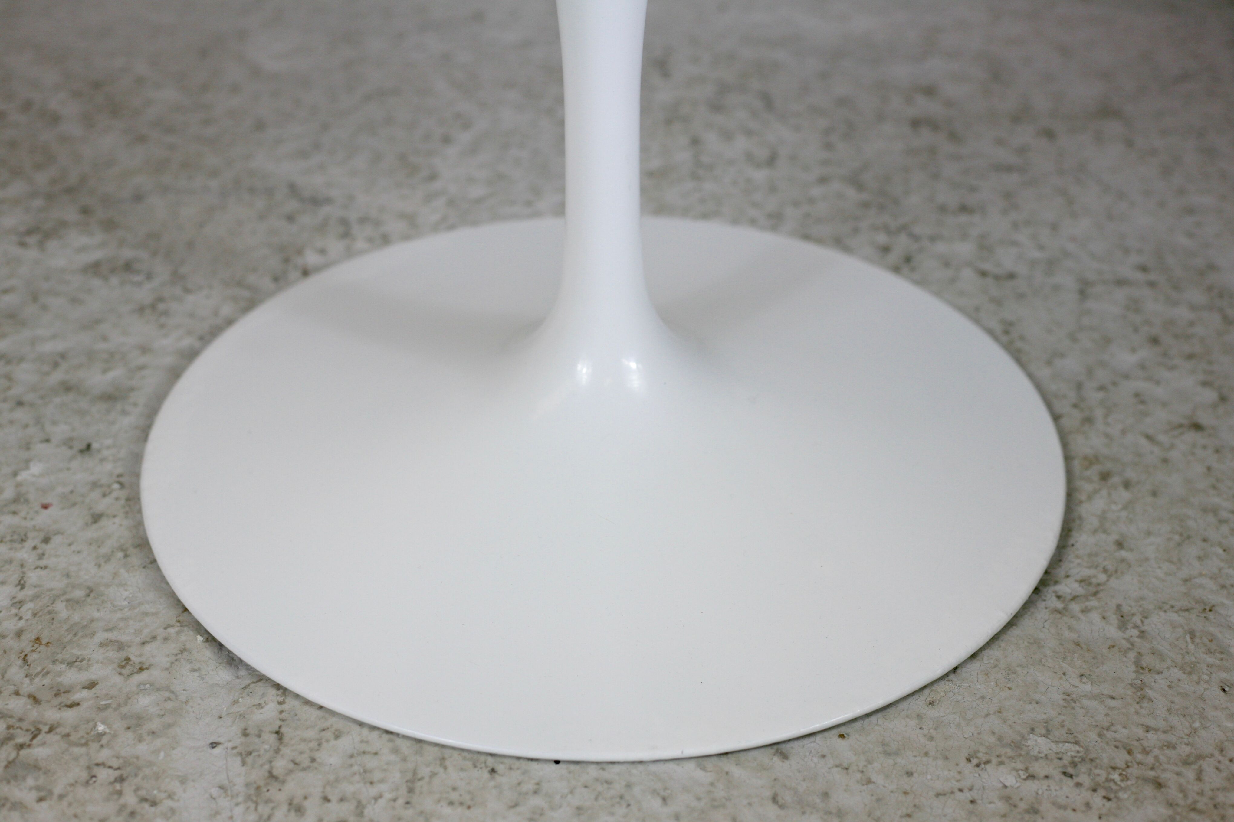 Tulip swivel armchair, Signed Knoll, Eero Saarinen, USA, circa 1960.