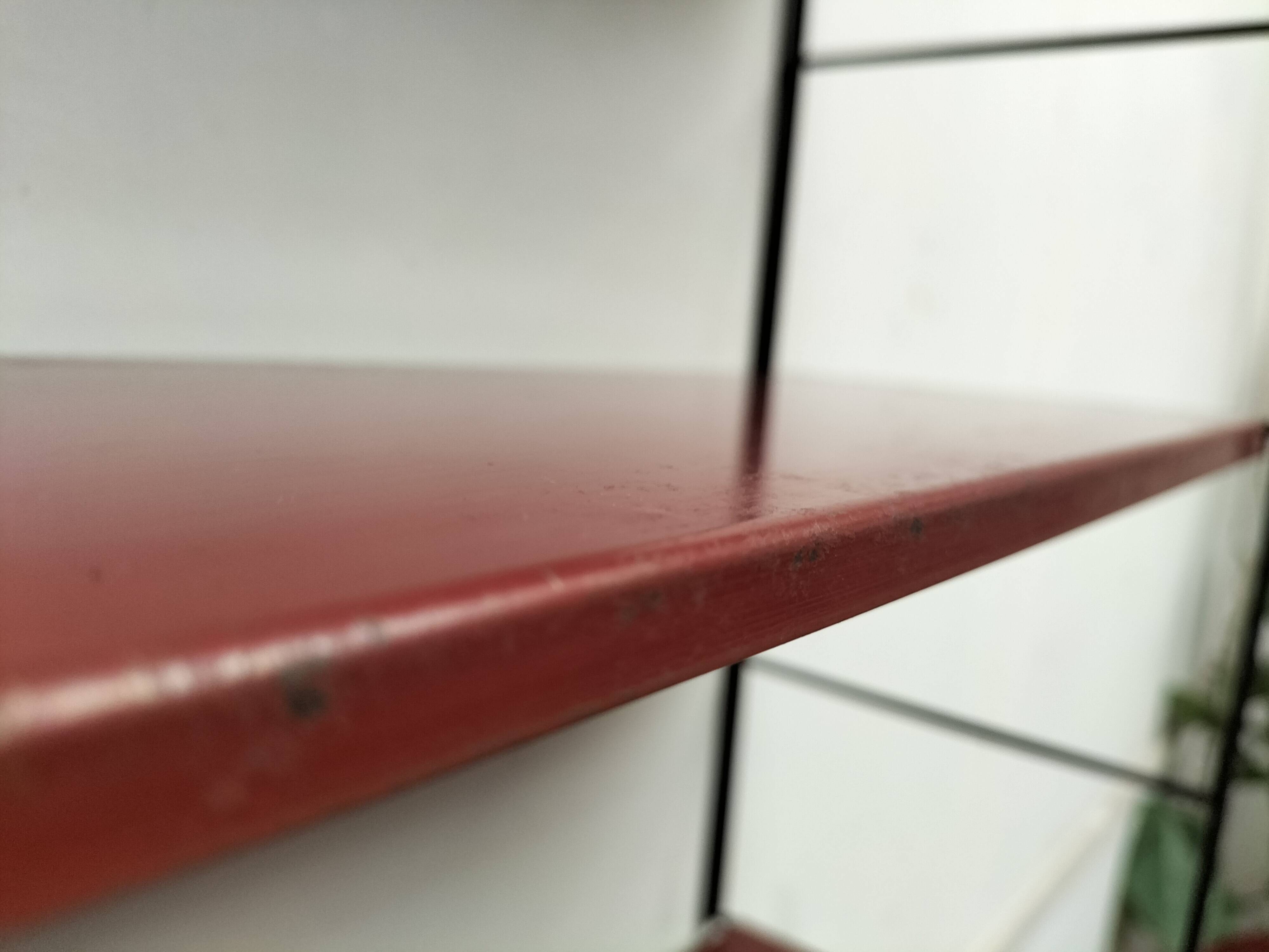 Metal string shelf